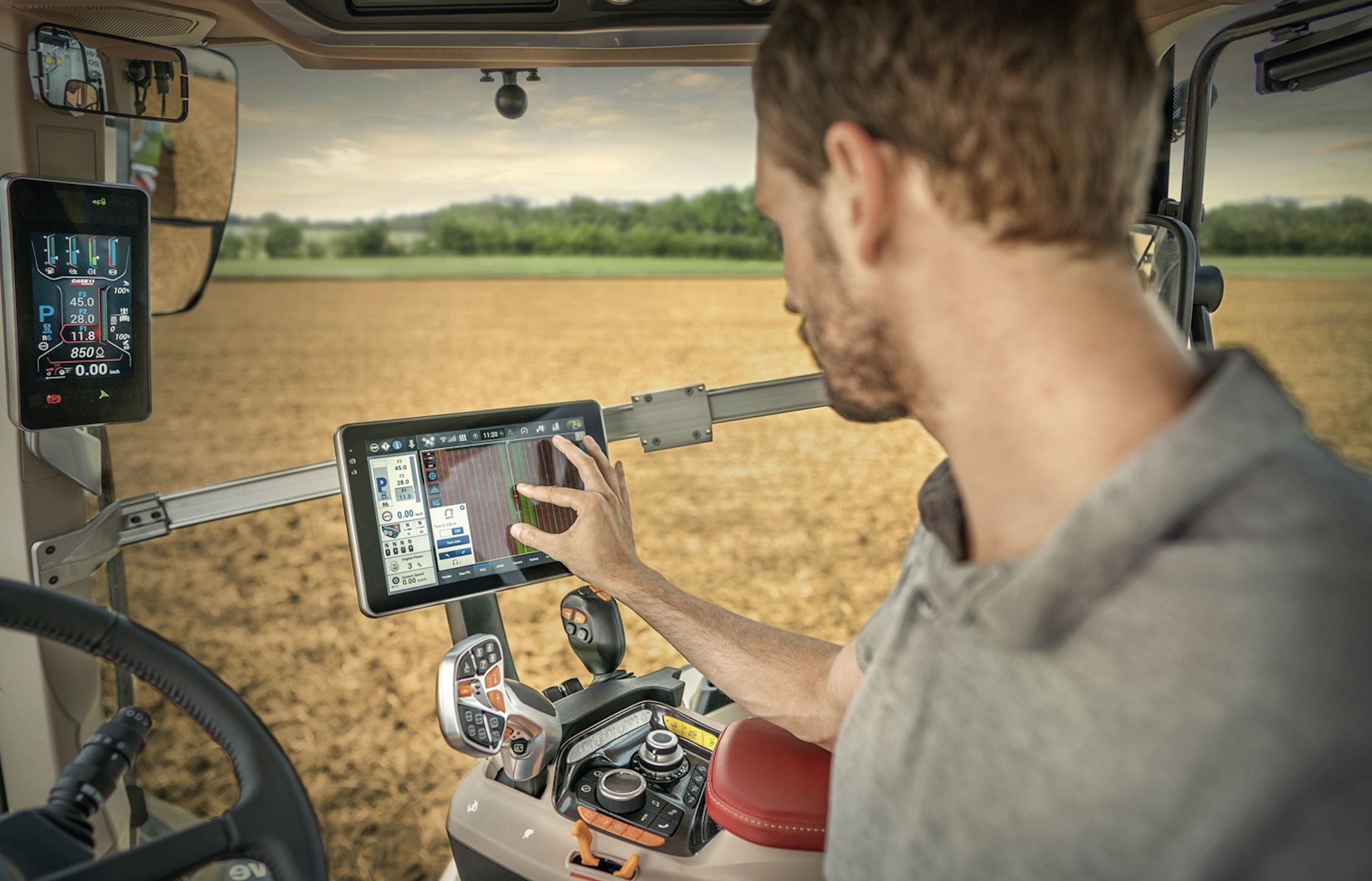 Le nouveau moniteur tactile AFS Pro 1200 permet de superviser les fonctions principales du tracteur mais également de connecter des caméras avant et arrière