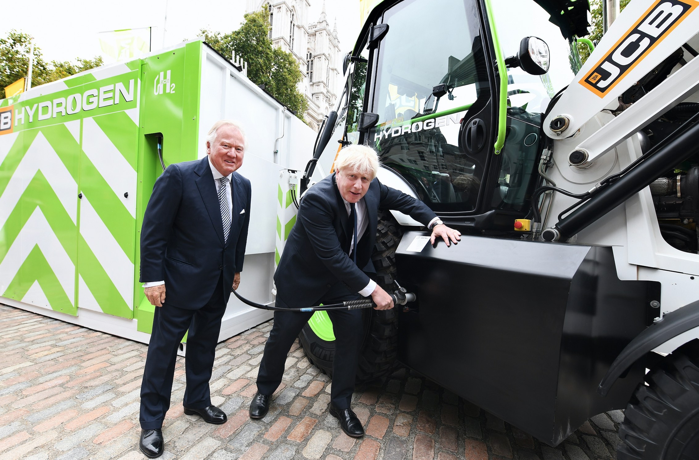 Lord Bamford, président de JCB et Boris Johnson, le Premier ministre britannique (Crédit photo : JCB)