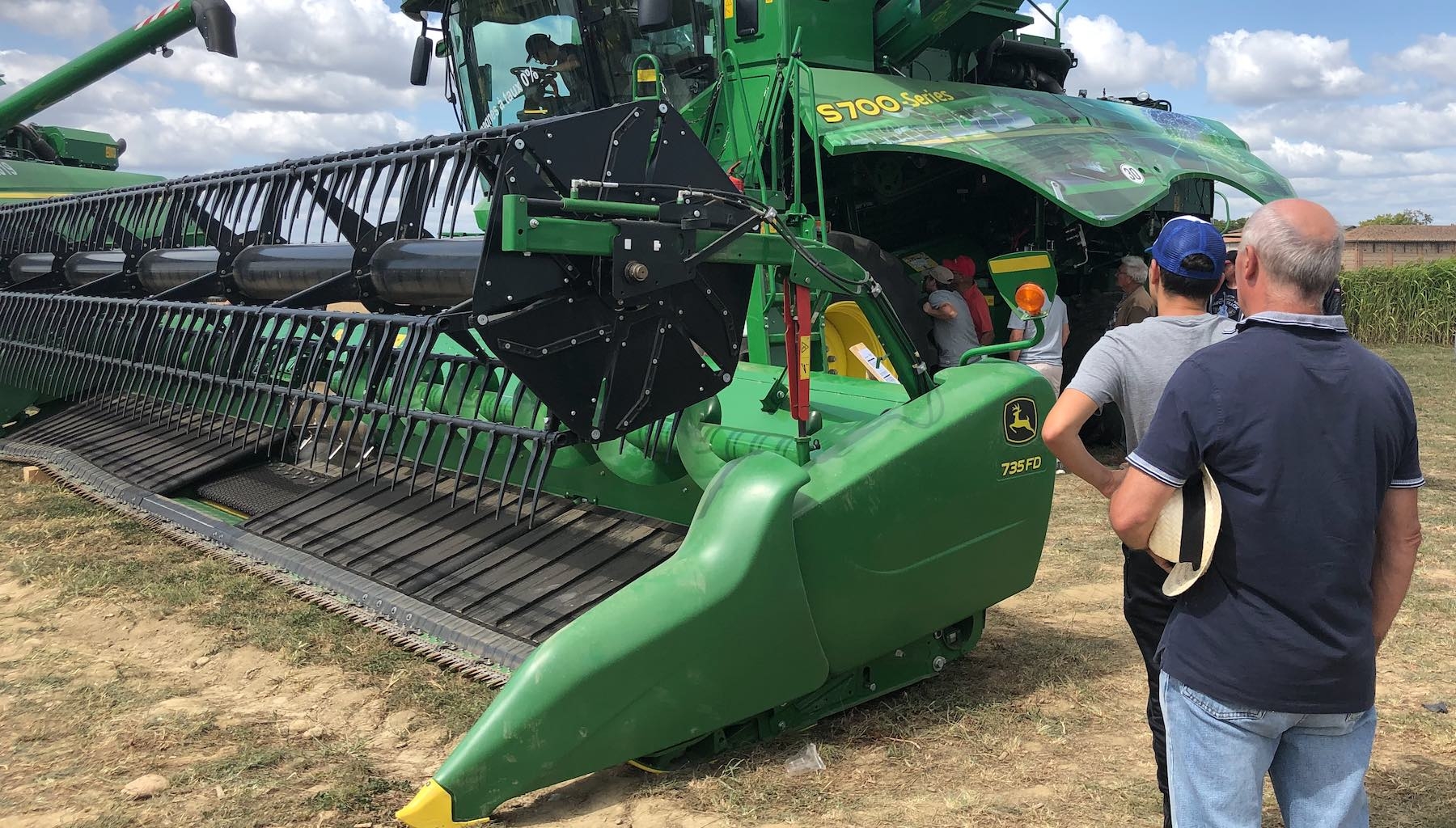 Coupe à tapis éligible au guichet protéines