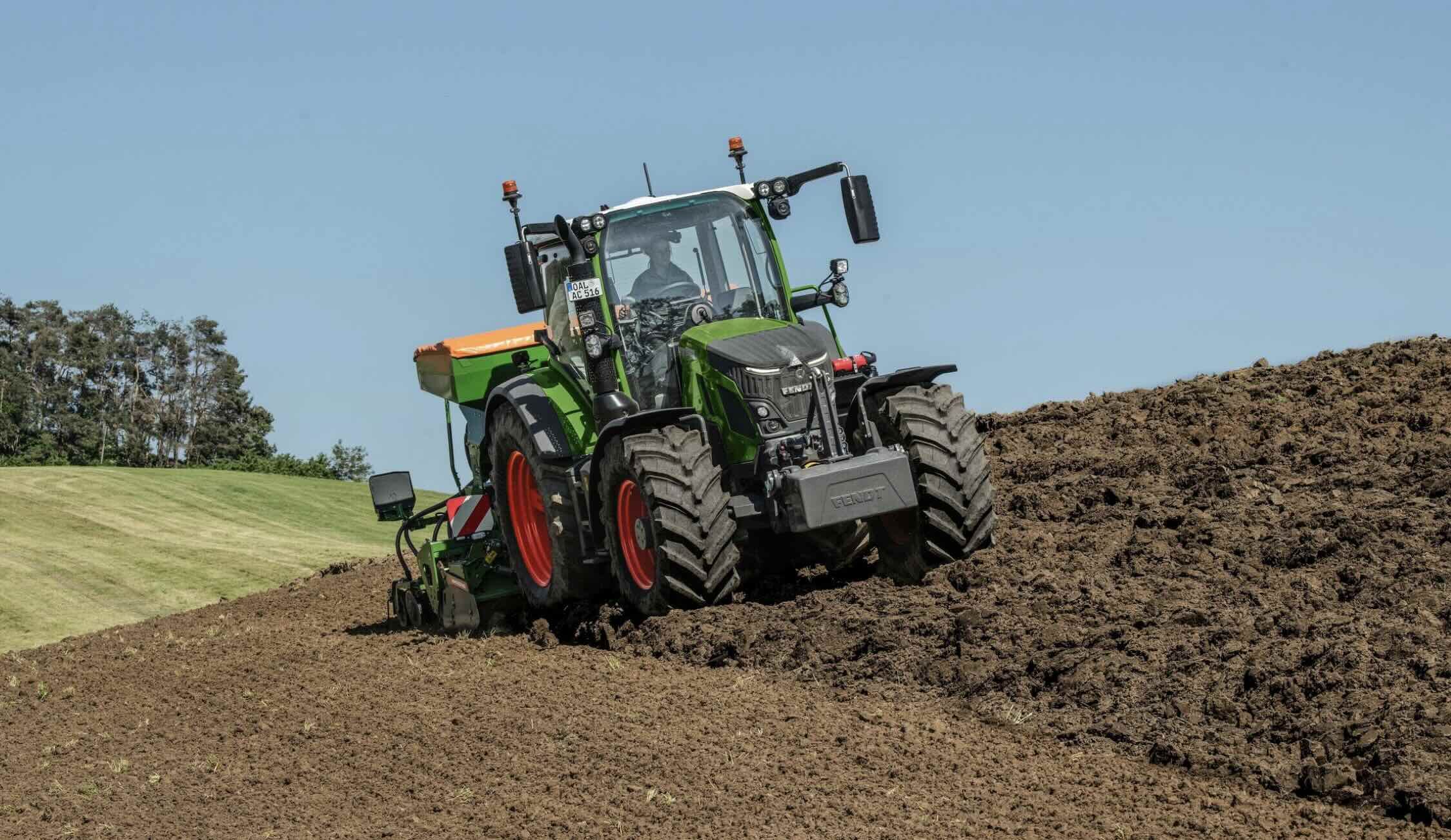 Le Fendt 516 Vario intègre la transmission VarioDrive à une seule gamme, procurant quatre roues motrices permanentes indépendantes (Crédit photos : Fendt)