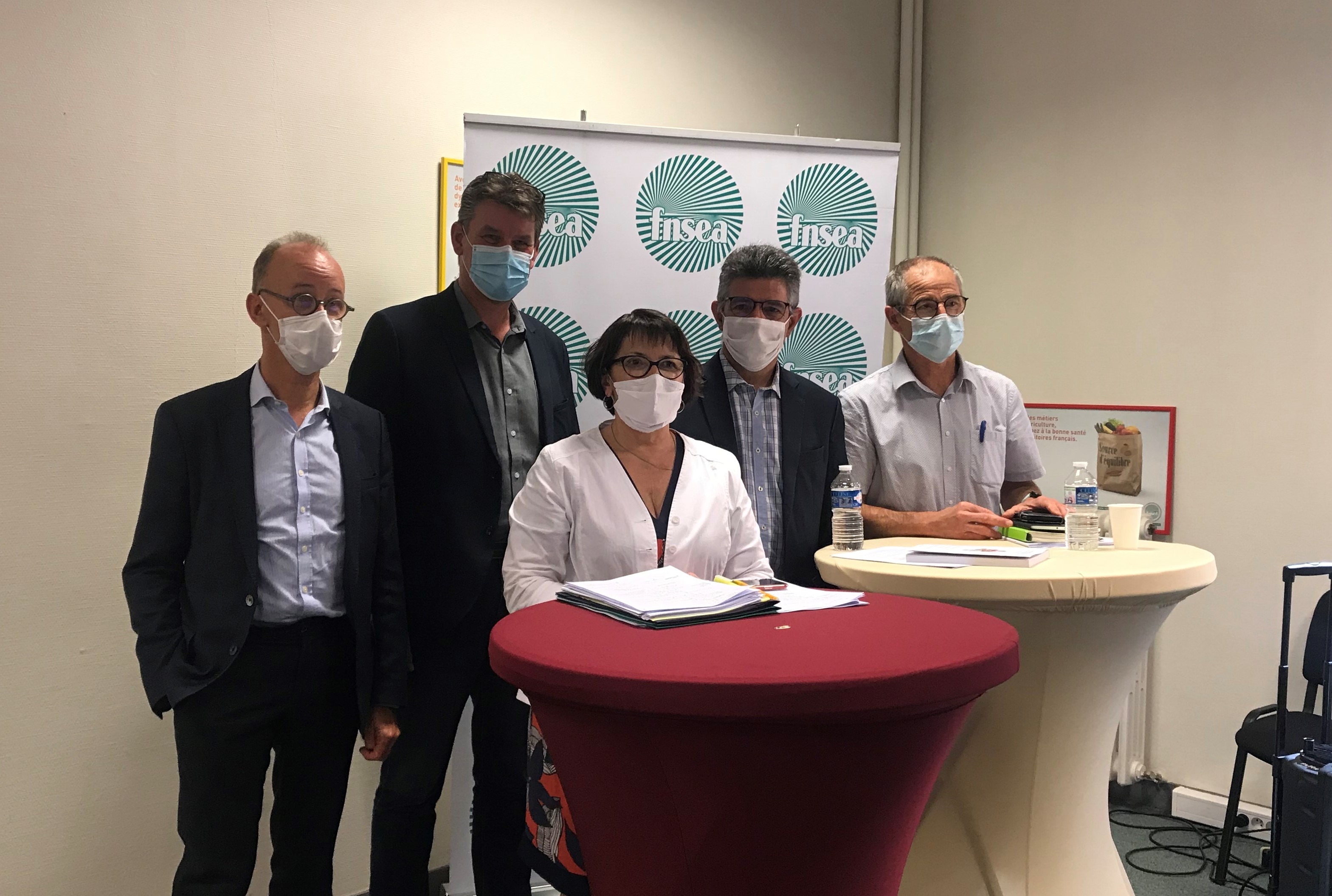 Christiane Lambert avec les quatre rapporteurs du rapport d'orientation de la FNSEA : de gauche à droite Olivier Dauger, Hervé Lapie, Henri Bies-Péré et Joël Limouzin.