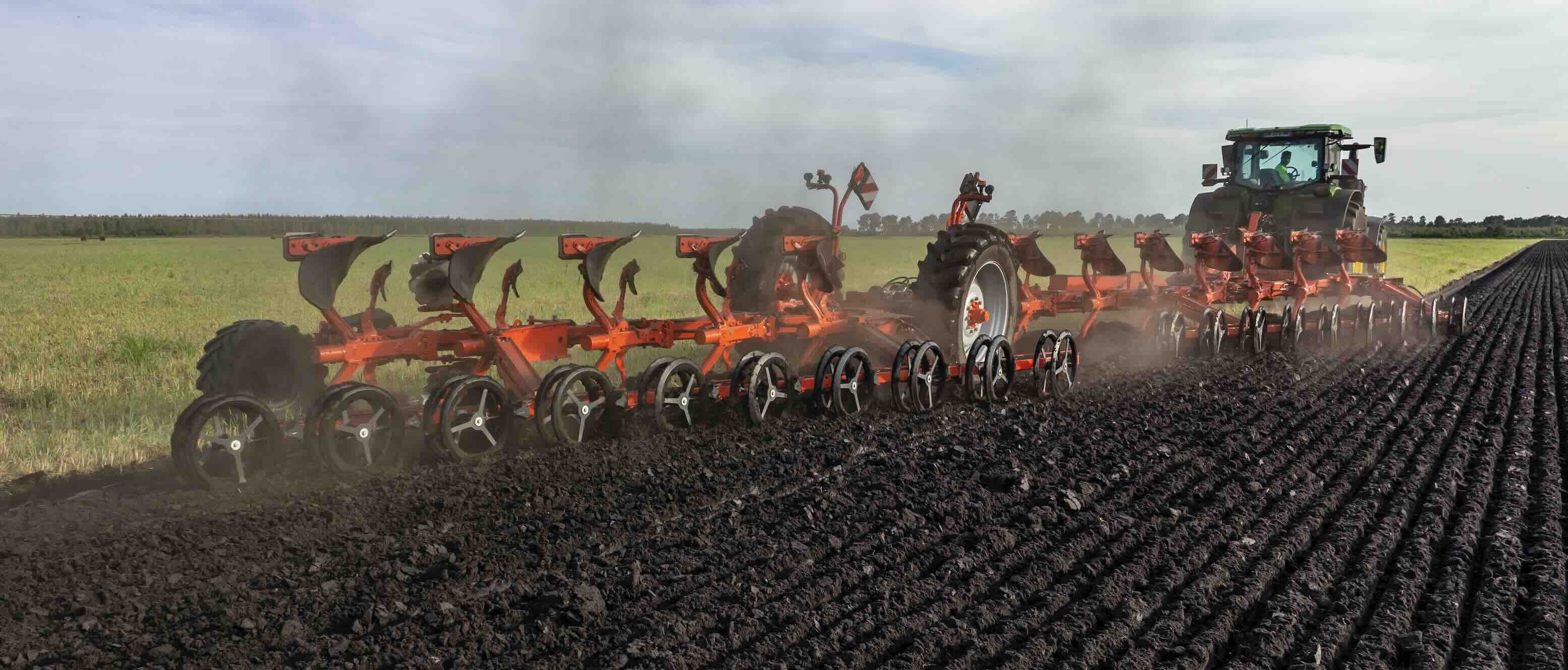 Le rouleau Duoliner s'ajuste automatiquement aux réglages de la charrue et utilise le système breveté Steady Control pour assurer le suivi du sol