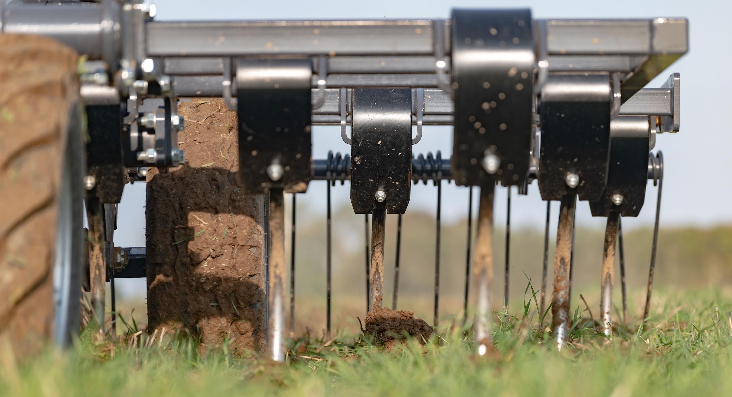 Côté consommation, le constructeur annonce 6,5l/ha au premier passage et 3l/ha au second, pour la version en 6 mètres