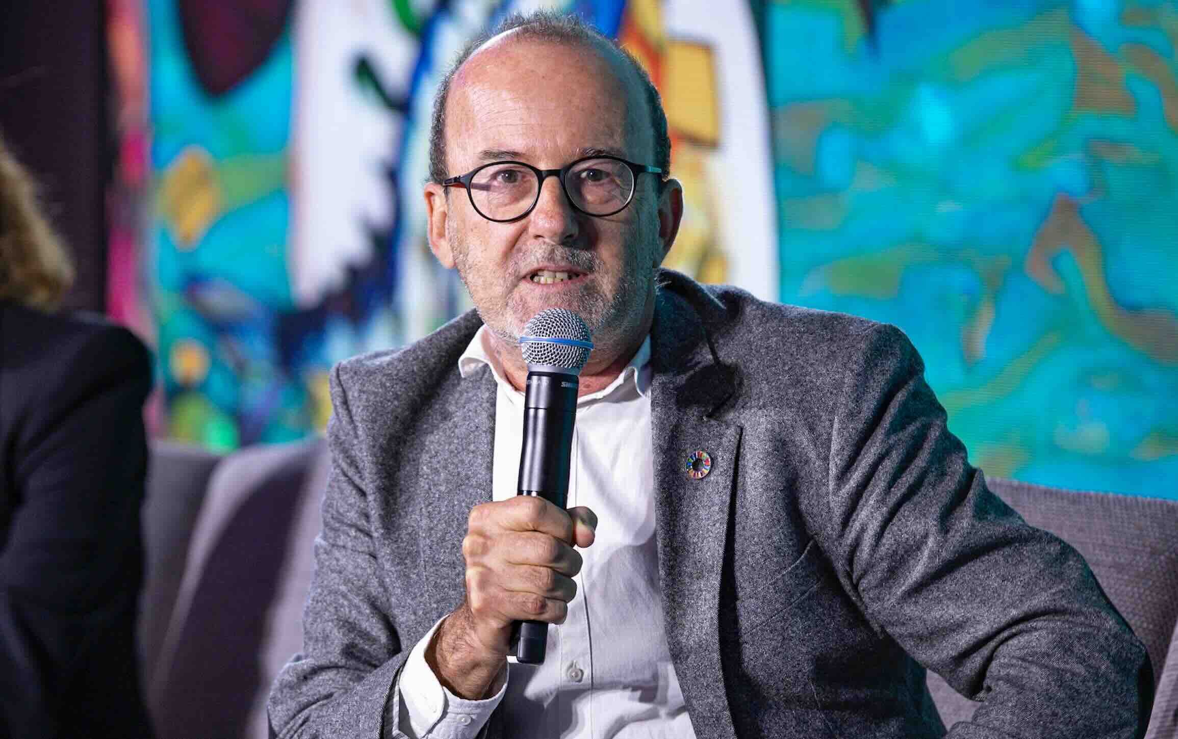 Gilles Pérole, maire-adjoint, délégué à l’alimentation : « La recette, s’il y en a une, c’est d’élaborer un PAT systémique, incluant l’urbanisme, l’éducation, la santé, l’environnement, l’économie car l’alimentation est par nature systémique, donc il faut travailler tous ces champs » (Crédit photo : Ville de Mouans-Sartoux)
