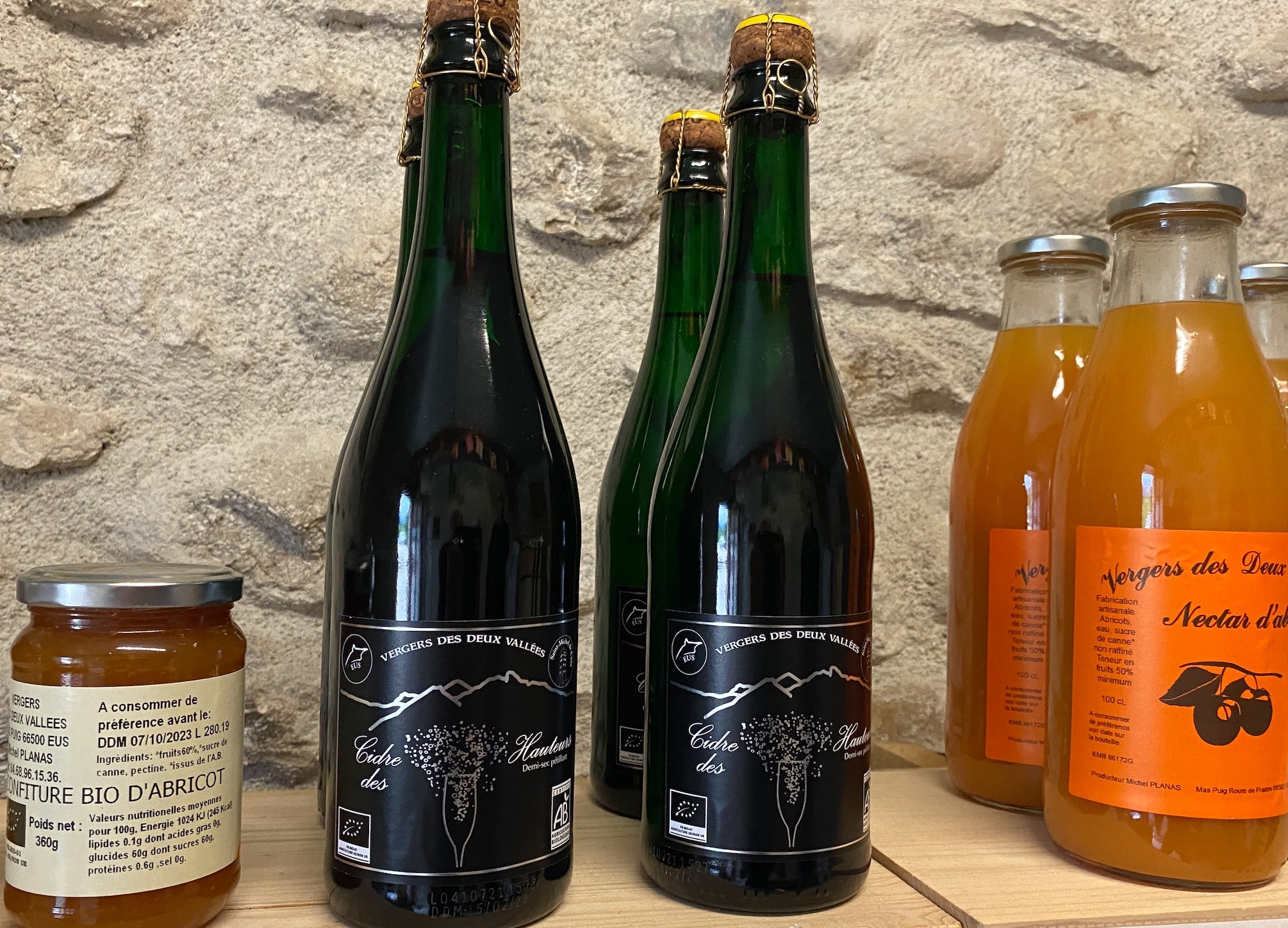 La production de cidre, à partir de variétés de table anciennes, permet de valoriser la production, tout en ménageant de la souplesse entre les deux débouchés