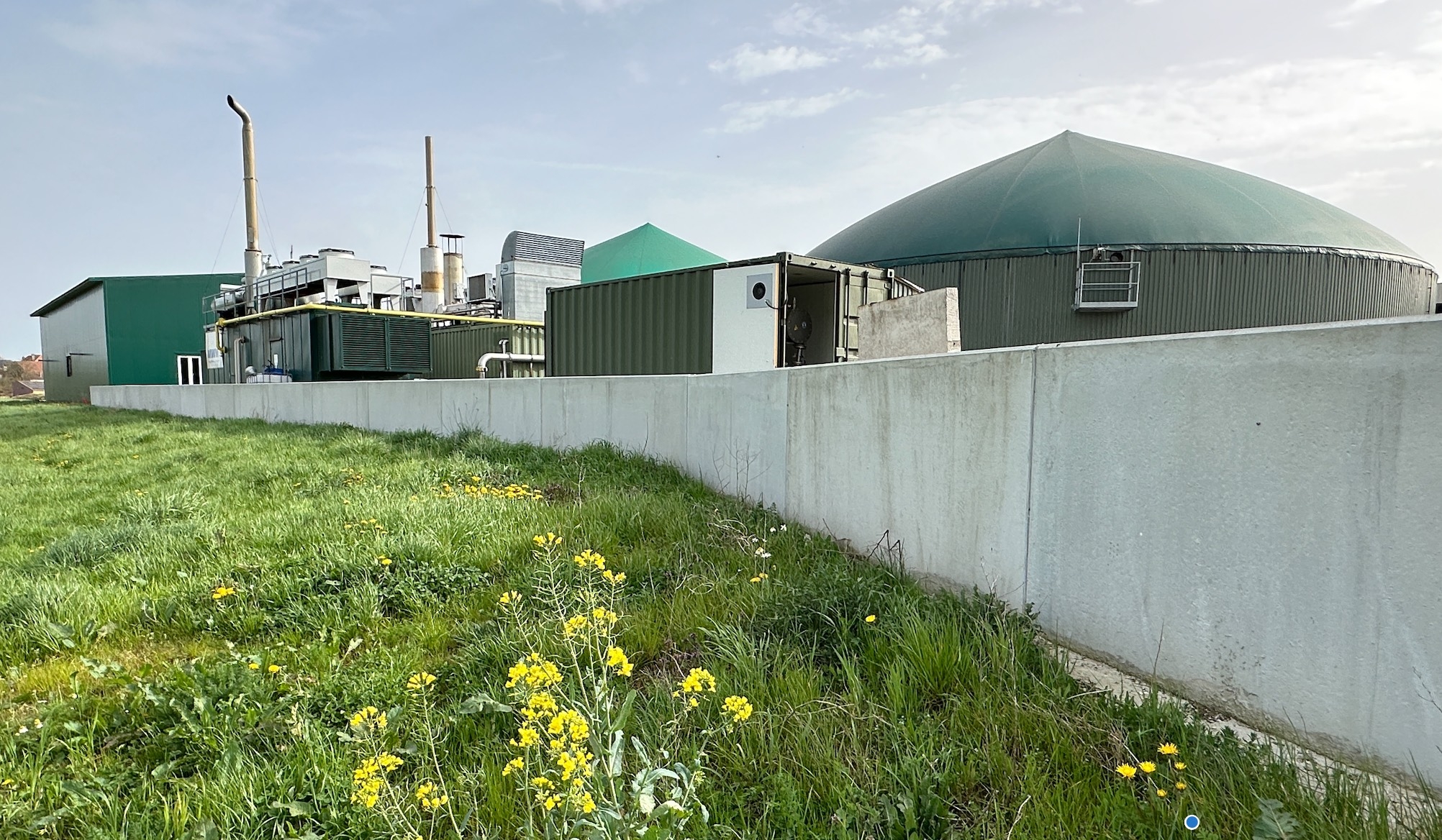 La Sarl G3 Environnement est un des précurseurs de la méthanisation agricole, son unité ayant été raccordée au réseau EDF le 13 février 2013