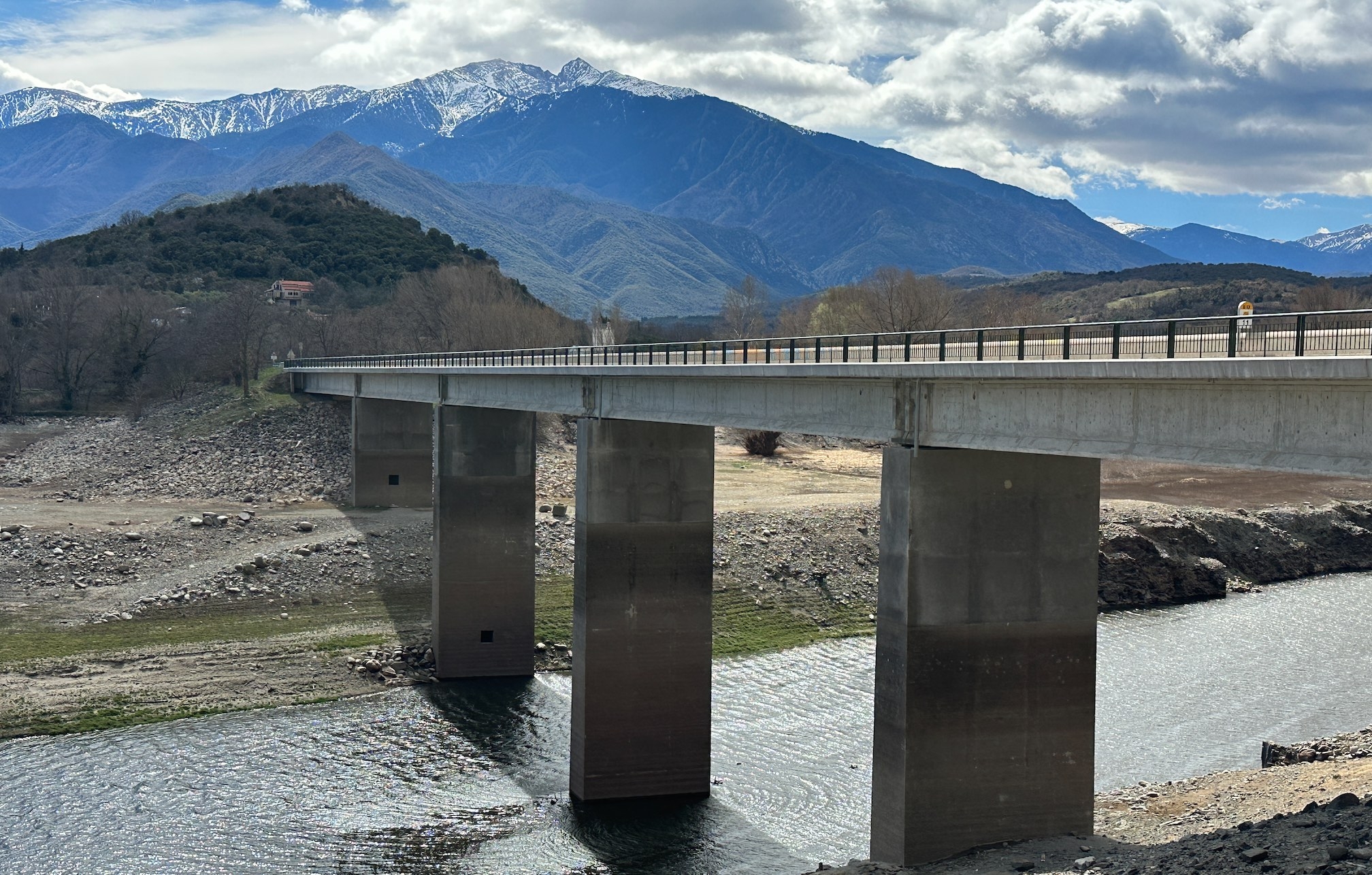 Le défaut de pluviométrie et le faible enneigement n’ont pas permis de recharger le barrage de Vinça