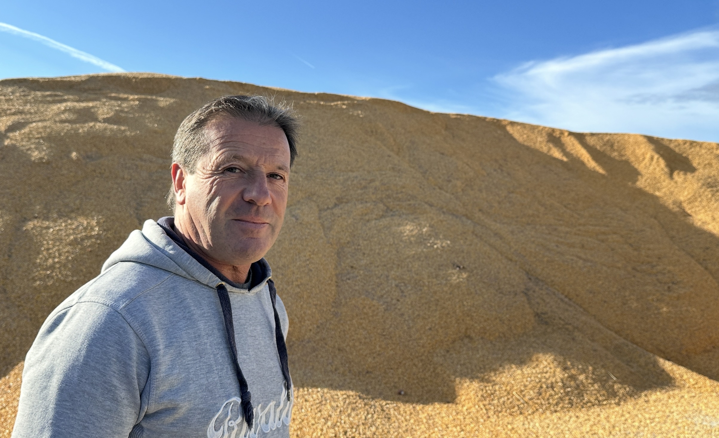 Jean-Marc Vergez : « Voyez ce maïs-là, il est évidement non OGM mais en plus, il a reçu zéro glyphosate. Tous produits phytos confondus, sur mon exploitation, je suis en moyenne à 0,6 IFT sur le maïs »