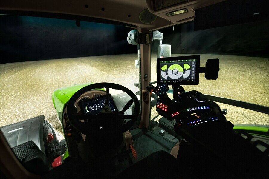 Le constructeur propose sur le Vario 800 Gen5 un nouveau concept d’éclairage, destiné à repousser les limites de travail la nuit