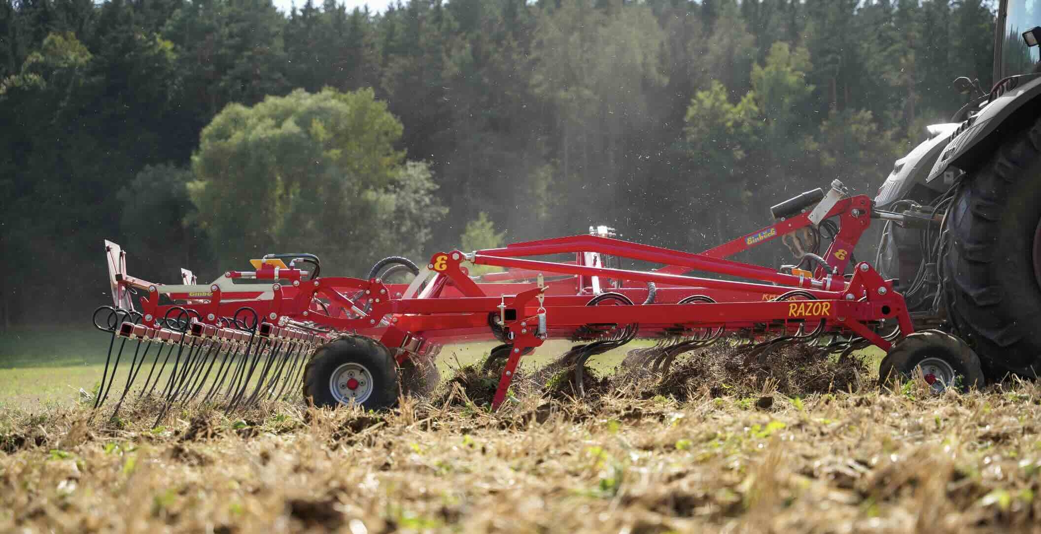 Les socs patte d'oie montés sur la dent à grand ressort permettent un chevauchement jusqu'à 9 cm pour un écartement de 15 cm
