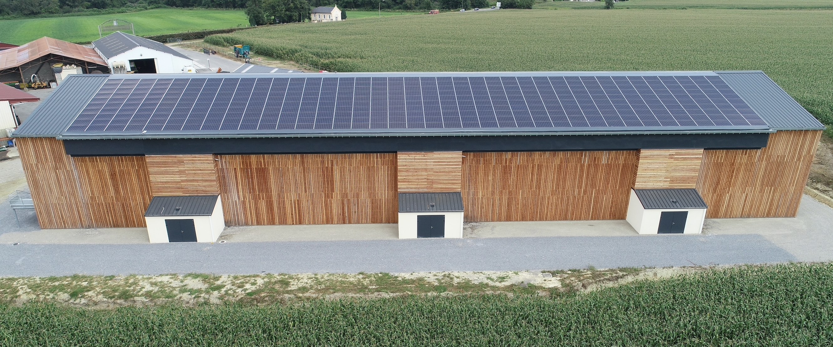 Cogen’Air est un panneau solaire hybride produisant simultanément électricité et chaleur, grâce à une innovation technique sur les matériaux (Crédit photo : Base)