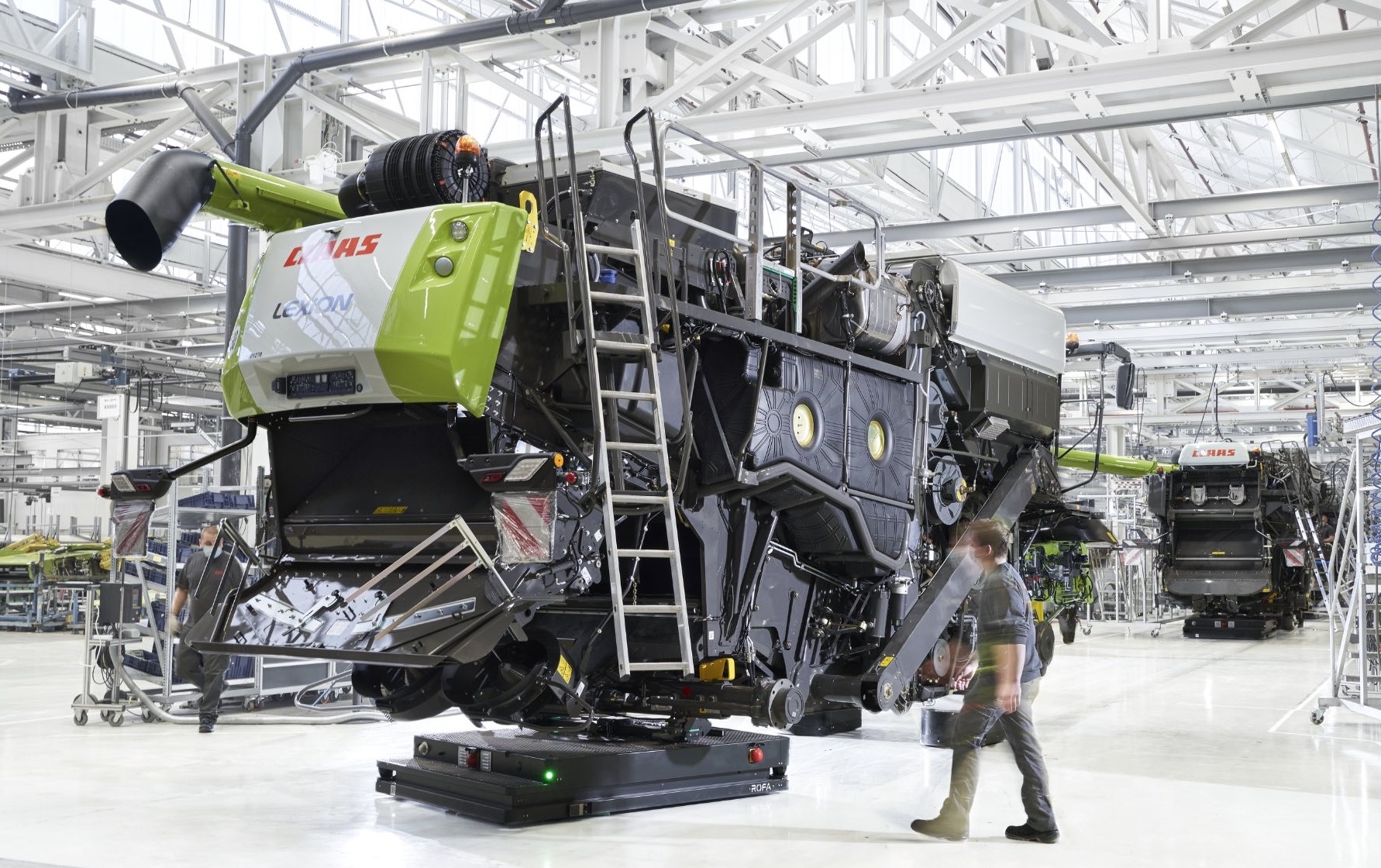 L’usine historique d’Harsewinkel en Allemagne, rénovée en 2023, peut assembler jusqu’à 28 machines par jour (Crédit photo : Claas)