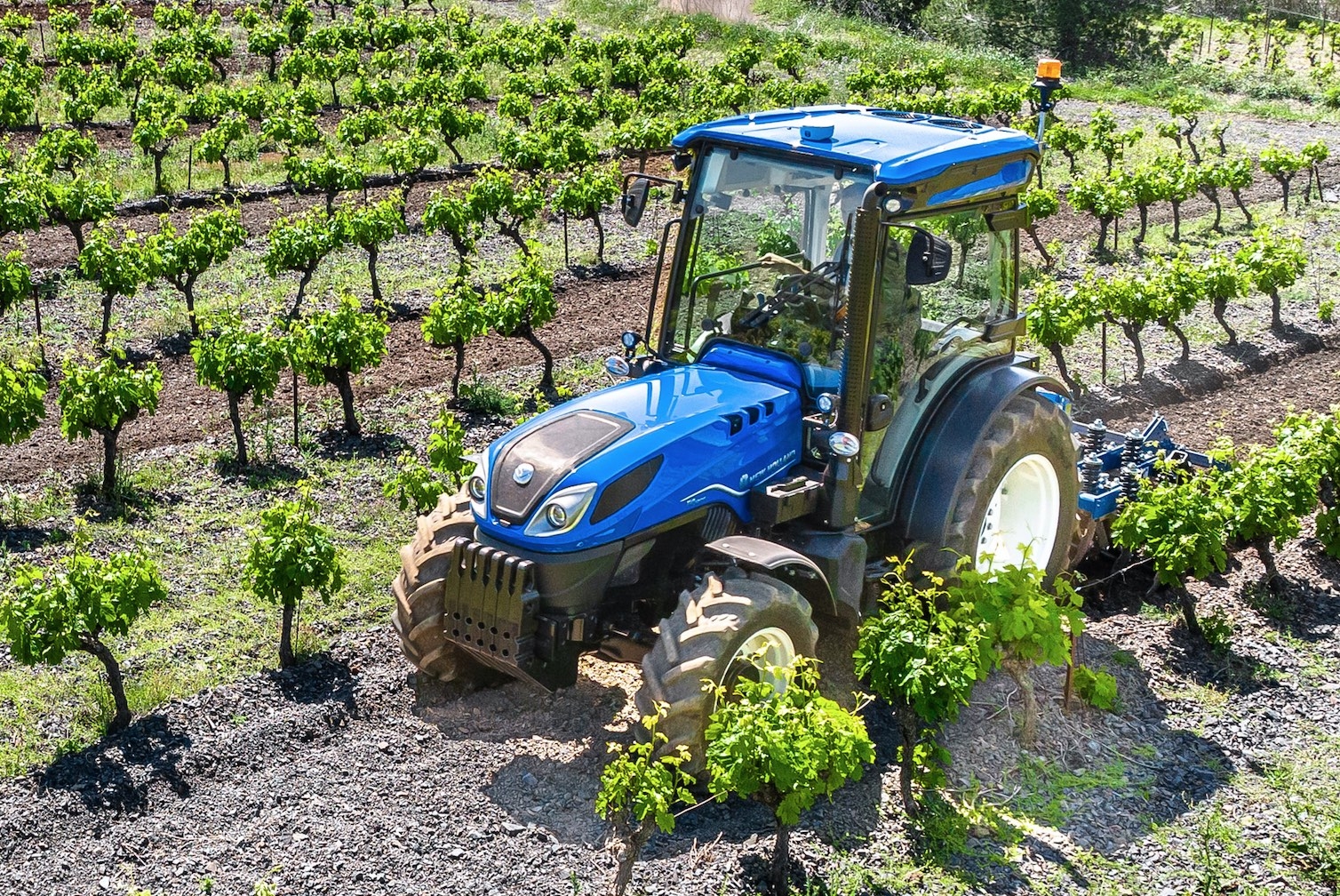 Le T4.120 F est le plus puissant de la gamme T4, avec son 4 cylindres 3,6litres conforme à Stage V (Crédit photo : New Holland)