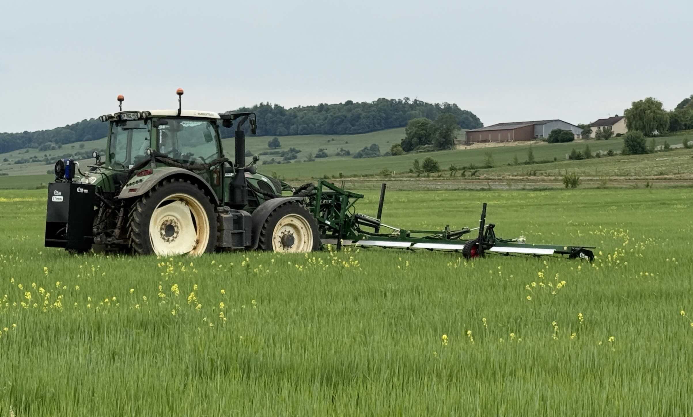 Les rendements AB se situe autour de 50% du rendement conventionnel en céréales à paille et maïs grain, contre 75% et 100% pour les cultures à faible besoin d’intrants (prairies et luzerne) ou dépendantes des apports hydriques (maïs fourrage) (Crédit photo : R. Lecocq)