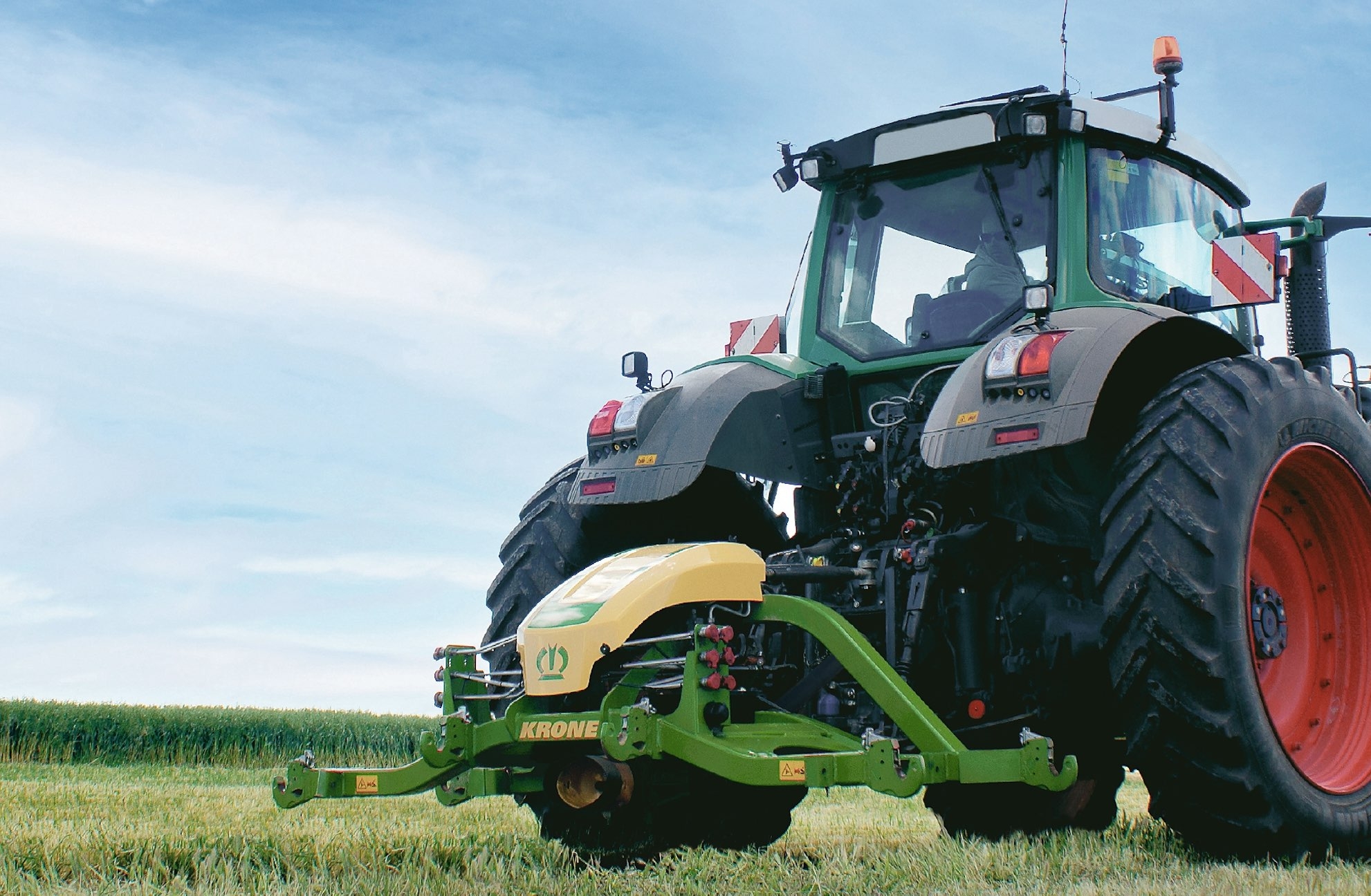 Le châssis EasyCut TC Connect permet de coupler deux faucheuses traînées