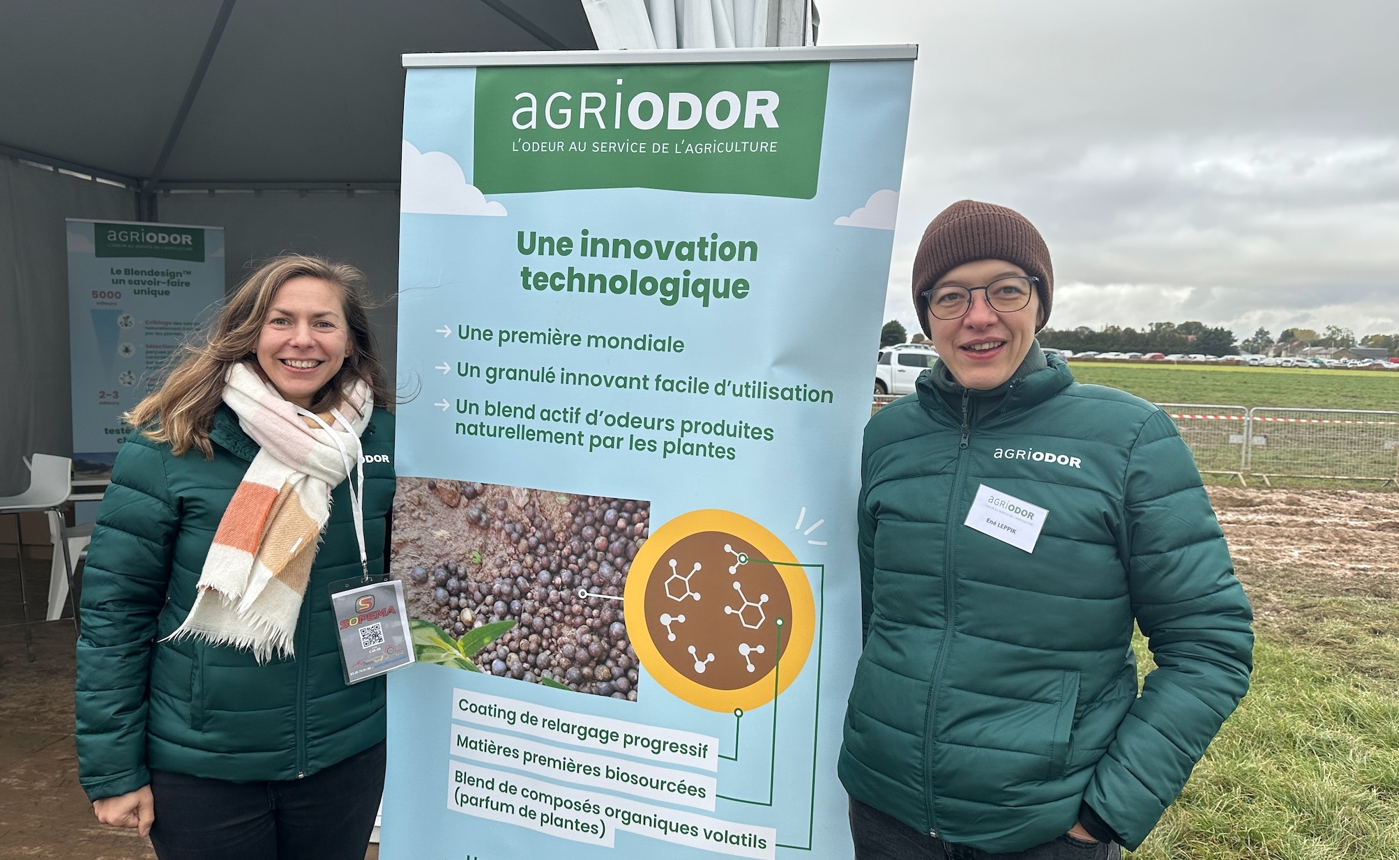 Camille Delpoux (à gauche) et Ene Leppik, co-fondatrices d’Agriodor, premier laboratoire européen d’écologie chimique