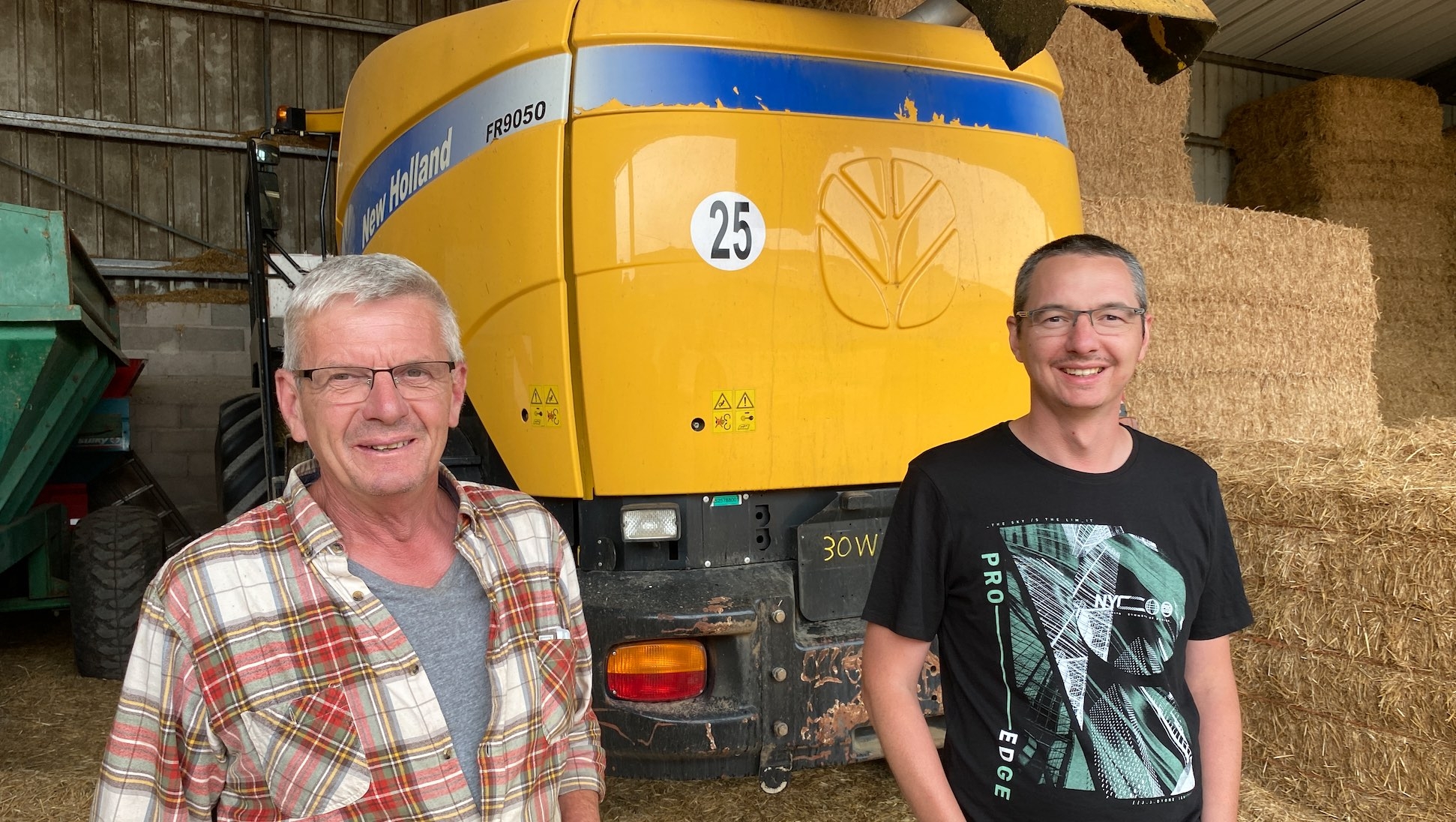 Éleveurs et entrepreneurs, Christophe et Kévin Andrieux sont très investis dans l’ensilage d’herbe et de maïs