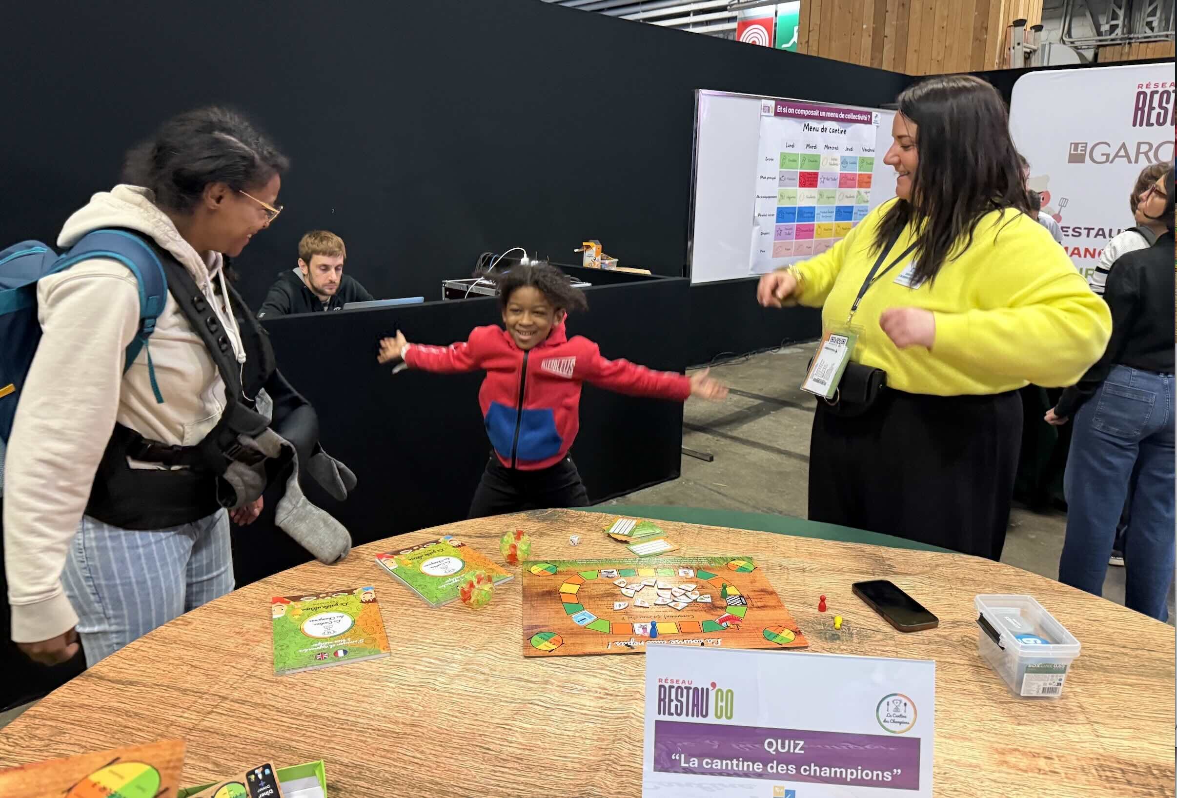 Le jeu est également ponctué de petits défis physiques qui ajoutent une touche d’action et encouragent le mouvement