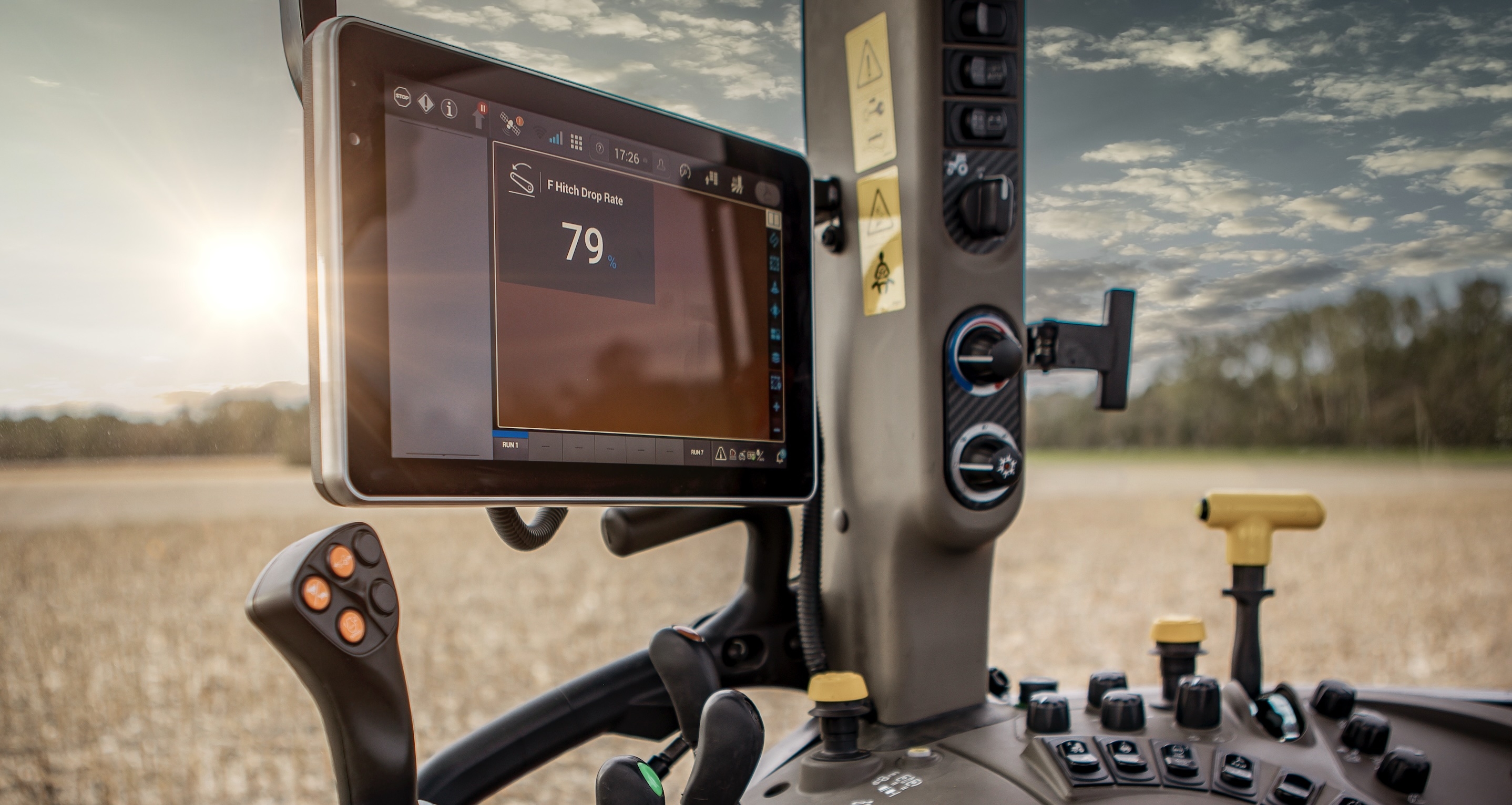 Les Farmall C ActiveDrive 2 peuvent être livrés avec le guidage automatique précis au centimètre et contrôlé par l’écran Case IH Pro 1200 et le récepteur Case IH VectorPro