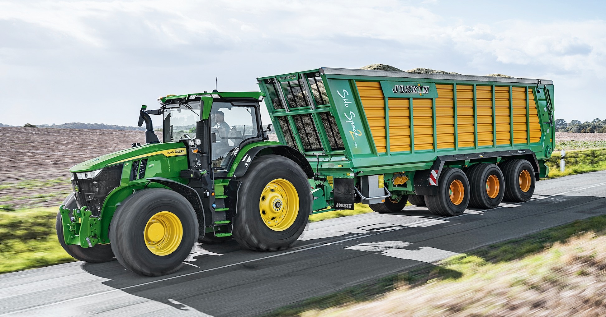 Le 7R 350 AutoPowr est le dernier-né de la série 7R et aussi le plus puissant : son  6 cylindres 9 litres développe 350 ch et 388 ch avec la surpuissance active IPM (Crédit photo : John Deere)