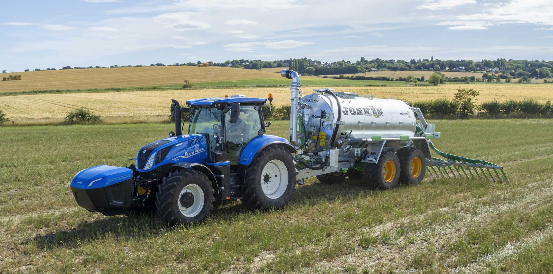 Le T6.180 Methane Power tient la demi-journée en chantier d’épandage de lisier. Le plein assuré en huit minutes (Crédit photo : New Holland)