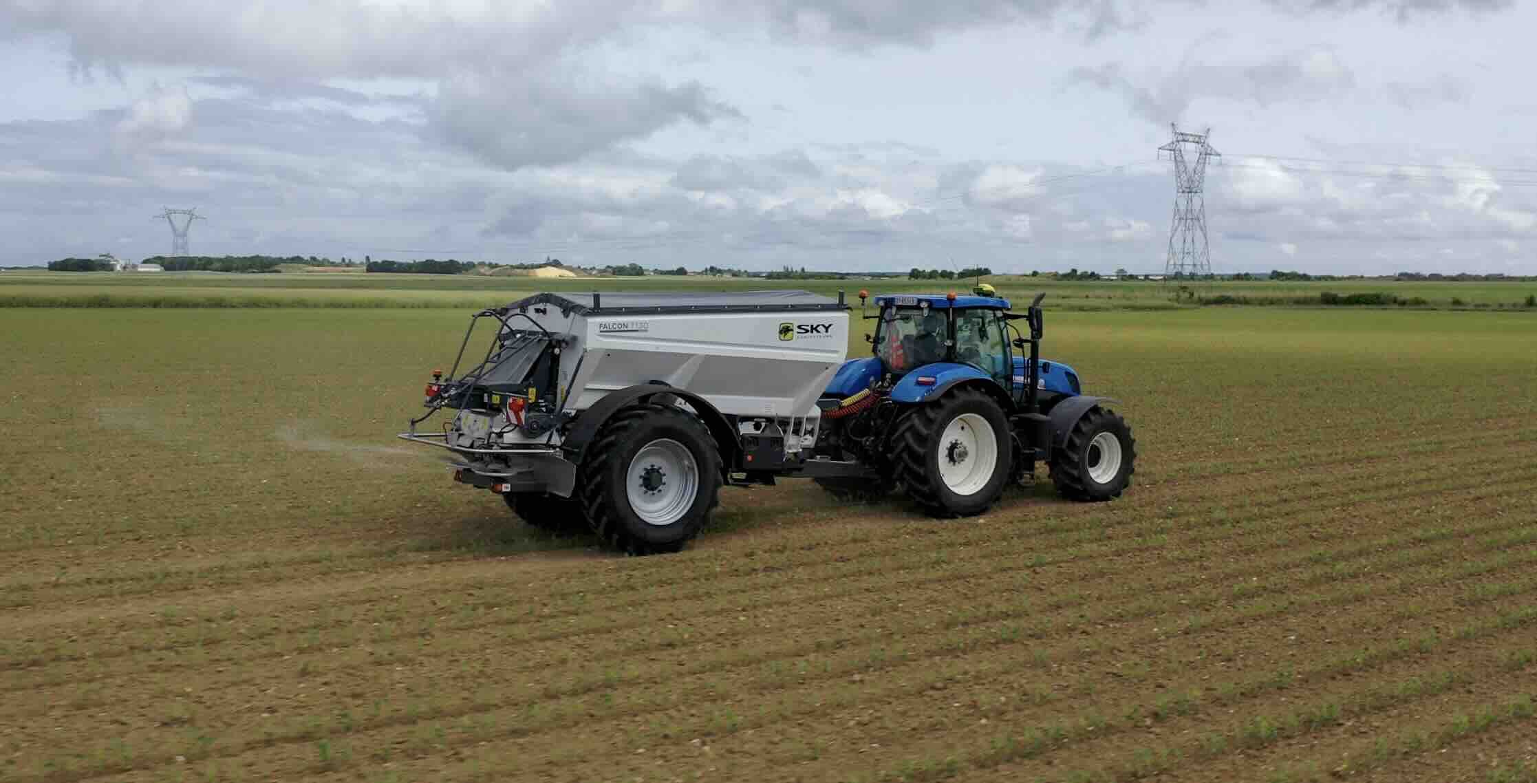 Le Falcon T est apte à épandre les granulés jusqu’à 52 mètres et l’urée jusqu’à 40 mètres