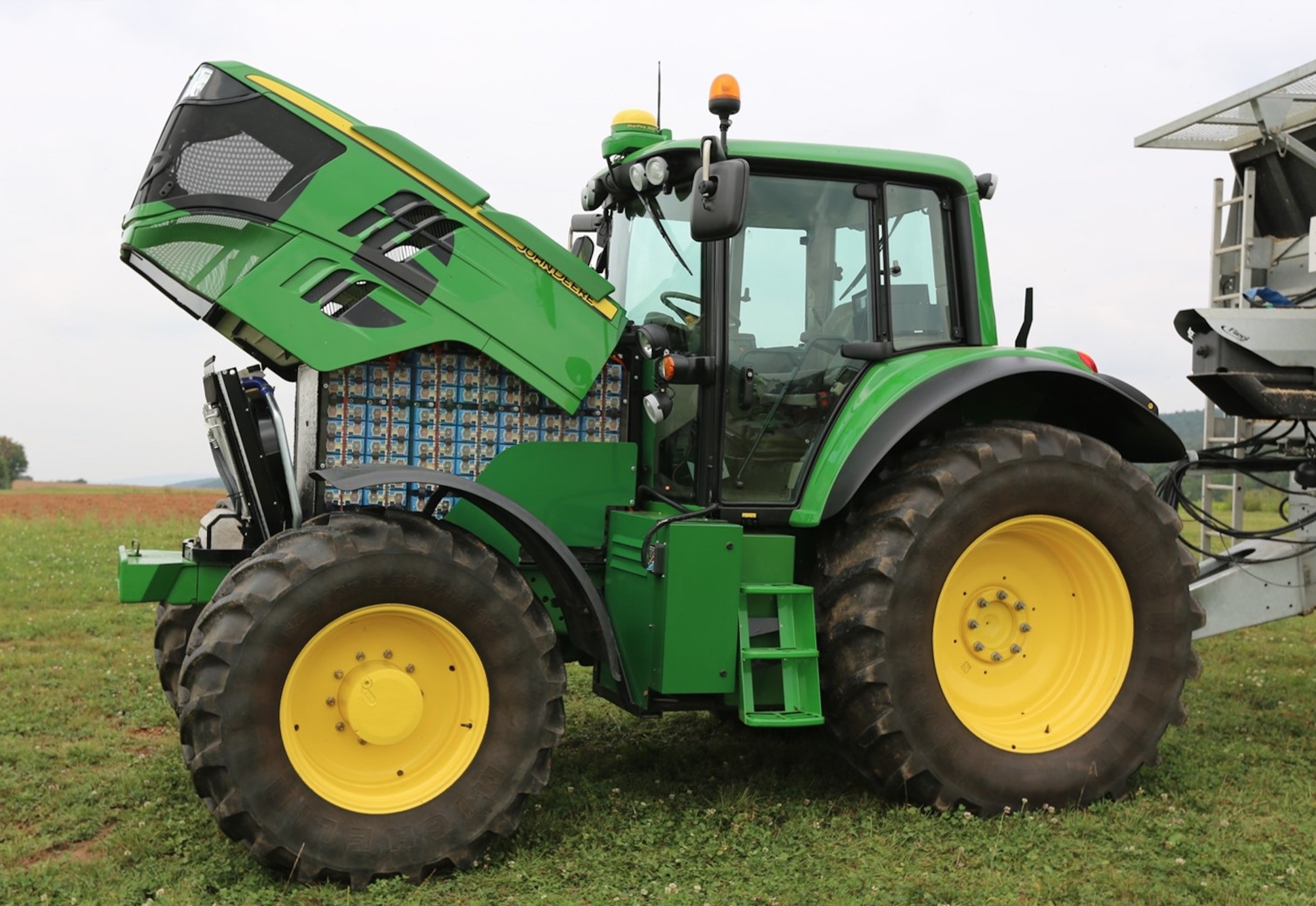 Le Sesam, un tracteur 100 % électrique délivrant deux fois 150 kW
