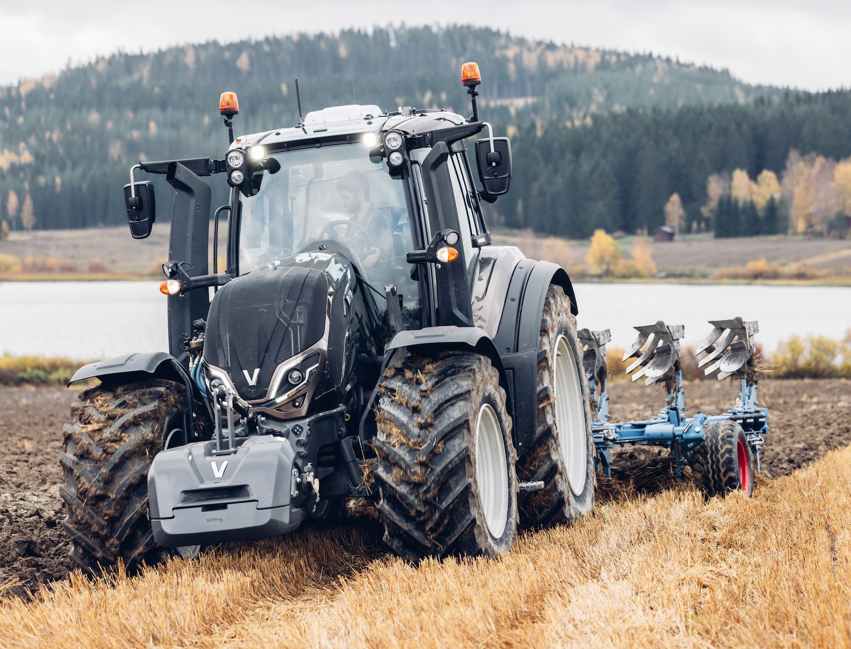 La série N à moteur Agco 4,9 litres compte quatre modèles de 135 ch à 165 ch, non comptée la fonction boost de 10 ch pour les trois premeirs modèles de la gamme, le N175 pointant de son côté à 201 ch