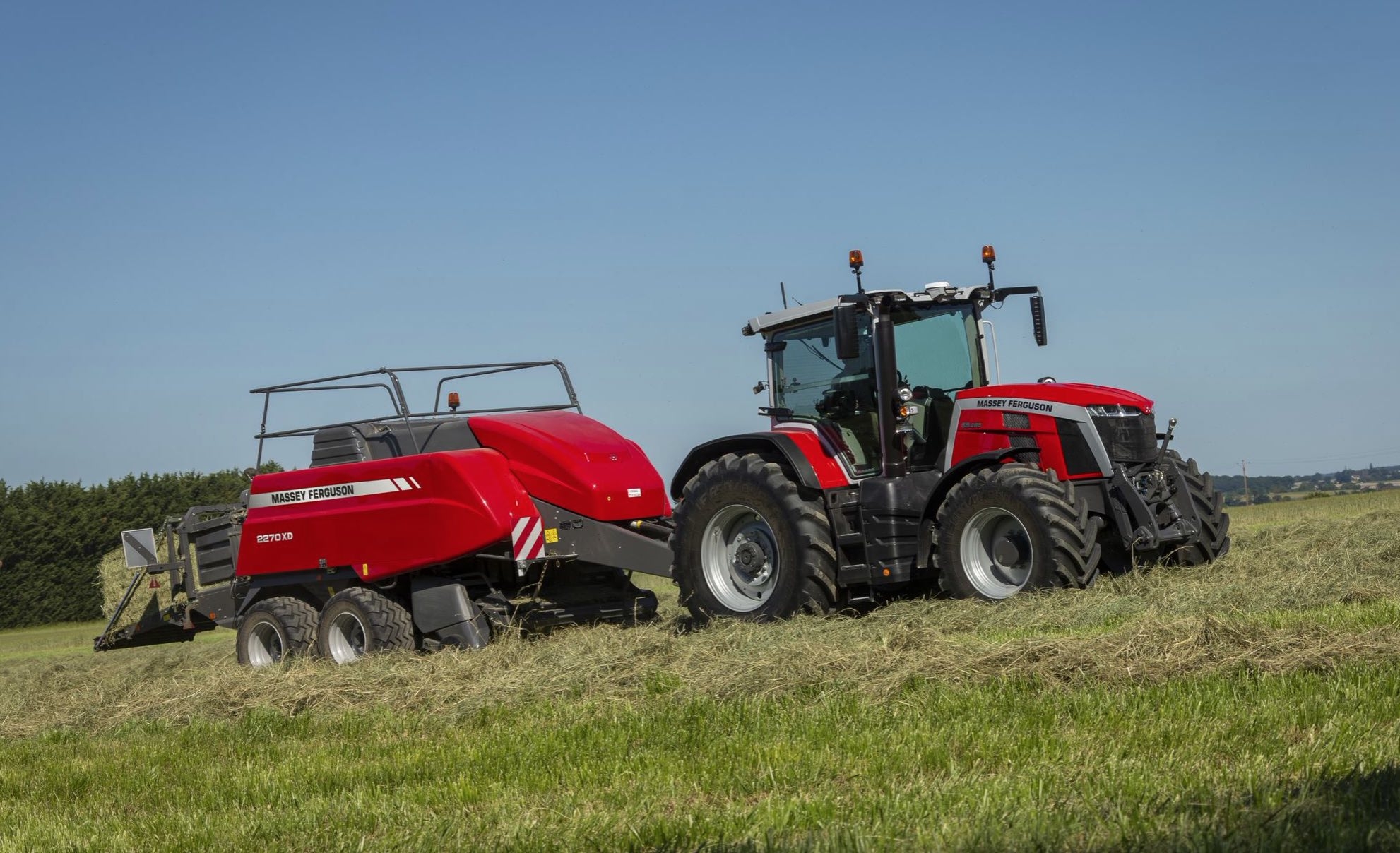 La nouvelle série Massey Ferguson 6 cylindres 7,4 litres à moteur « encapsulé » se distingue par sa cabine au design entièrement revisité, découplée du moteur