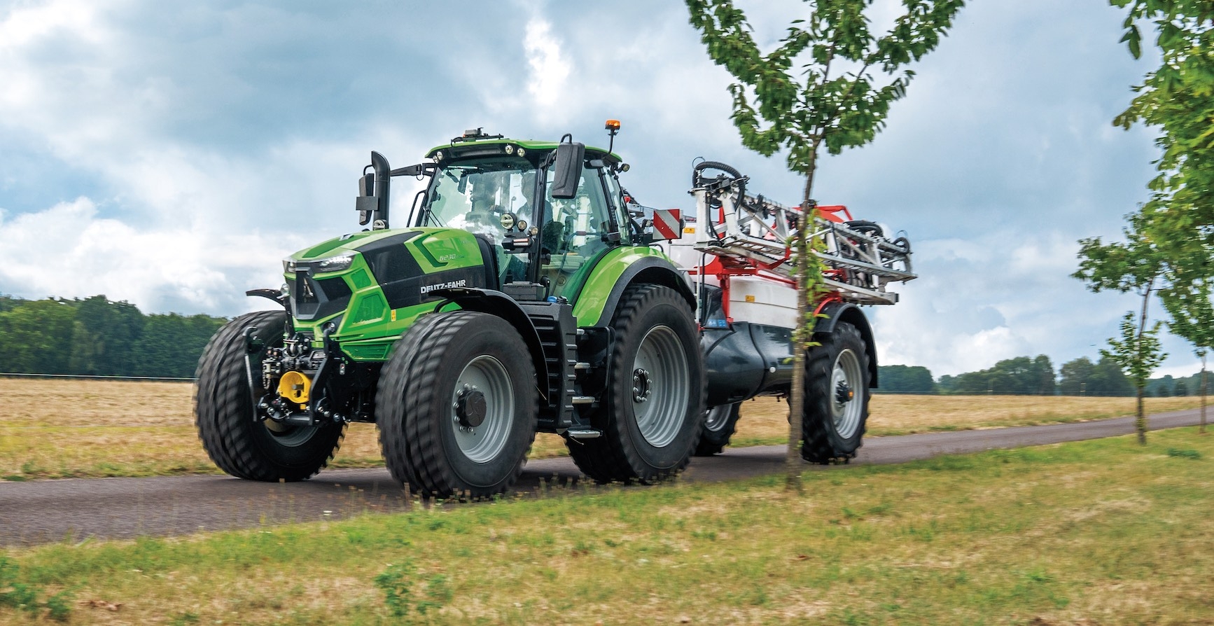 La transmissions Powershift offre à l'opérateur 30 vitesses en marche avant et 15 en marche arrière tandis que la RCshift offre cinq gammes robotisées et six rapports Powershift