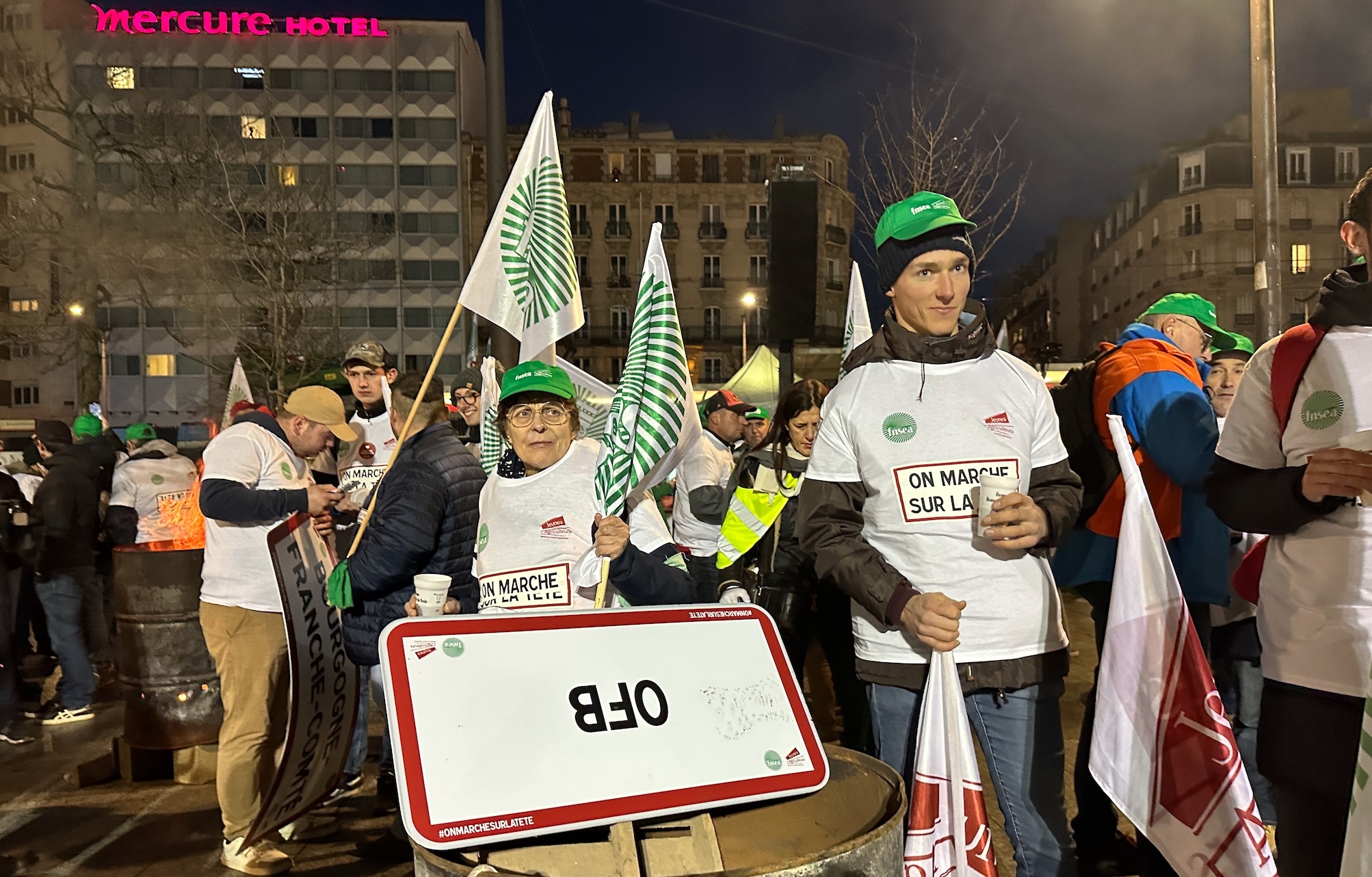 La veille de l’ouverture, les JA et la FNSEA ont campé porte de Versailles pour maintenir la « pression » sur l’exécutif après cinq semaines de barrages et autres actions coup de poing à travers la France