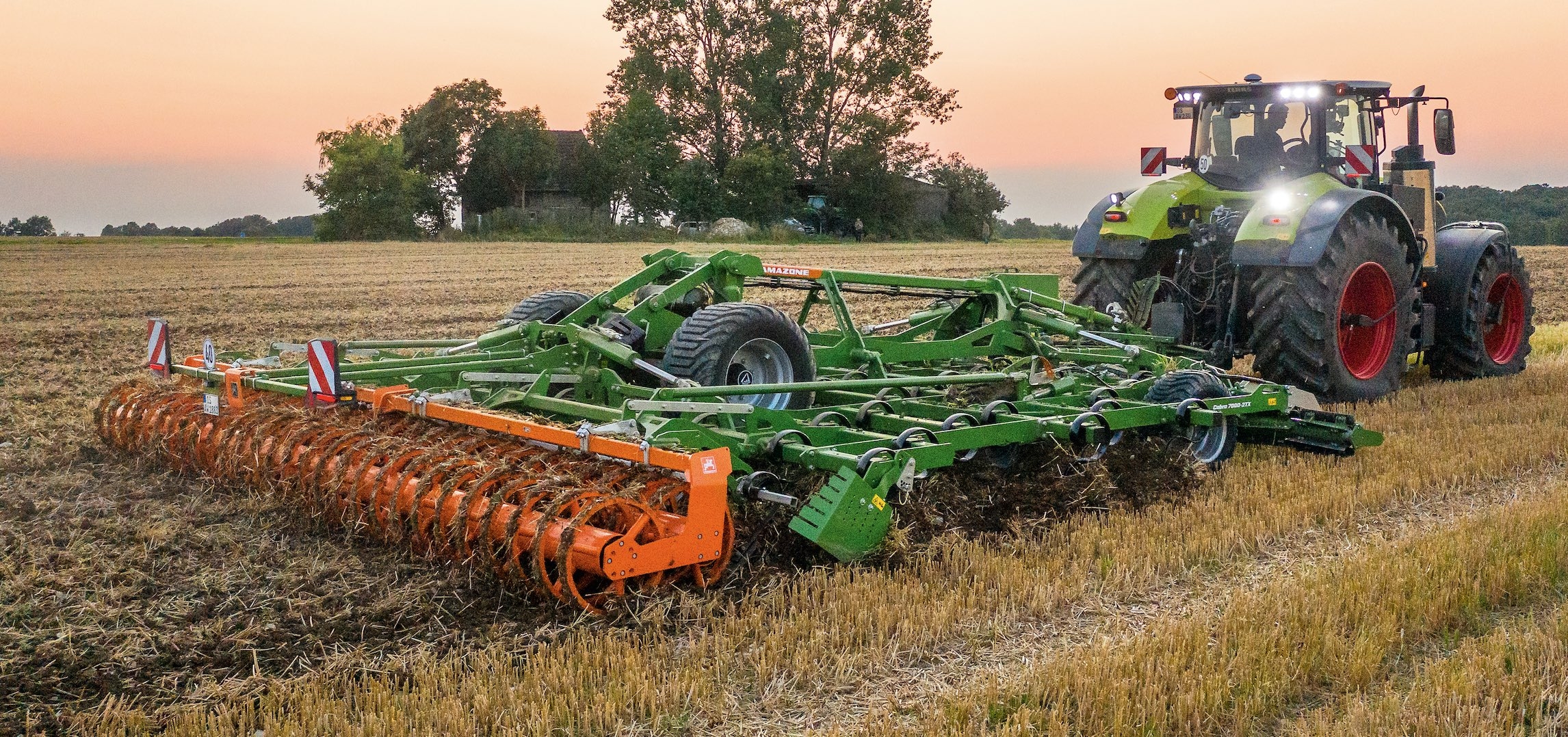 Le Cobra assure un mélange intensif avec incorporation des résidus de récolte grâce au châssis à 6 rangées de dents Eco montées sur lame-ressort