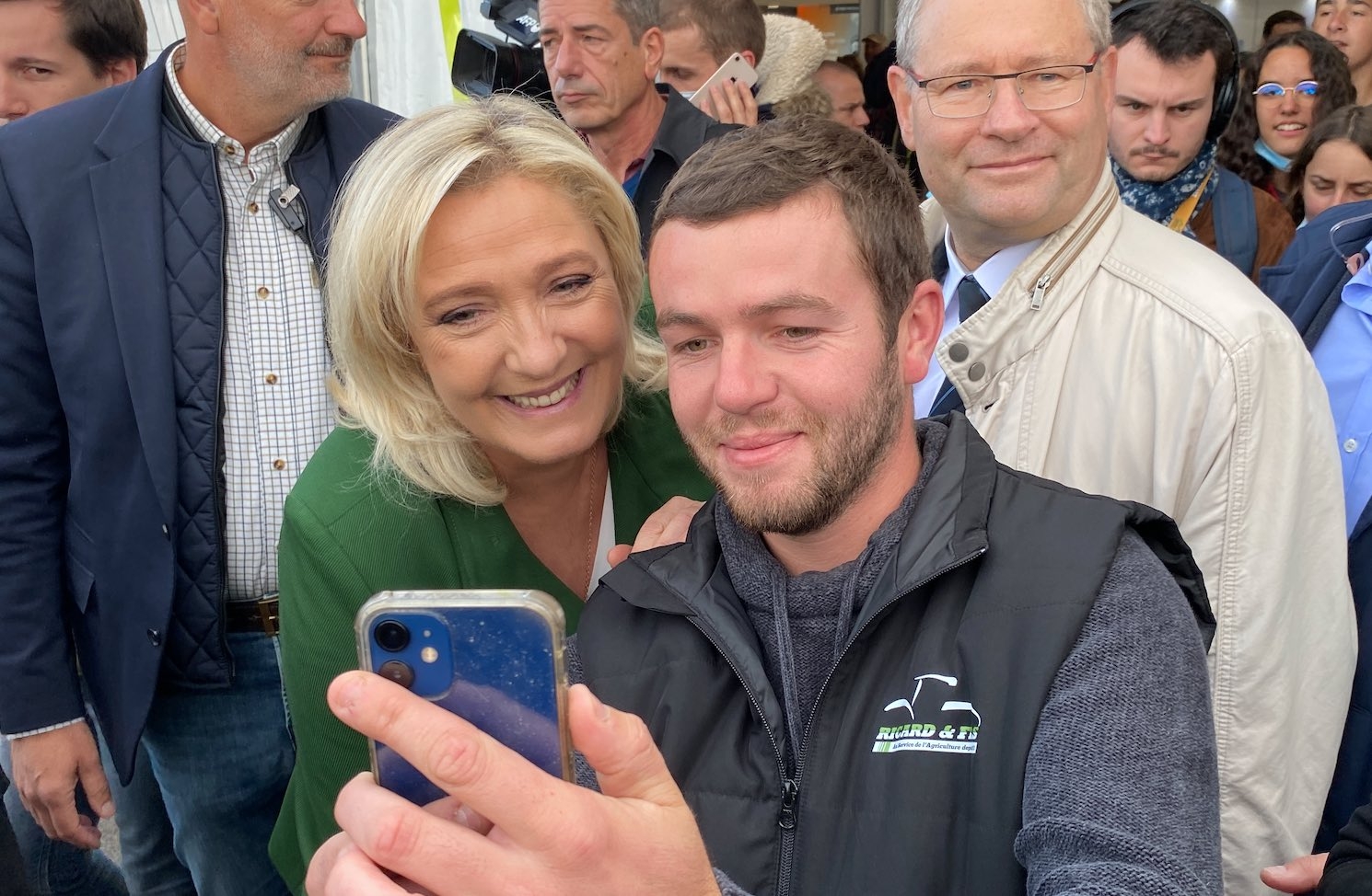 Marine Le Pen a réalisé de nombreux selfies avec les jeunes