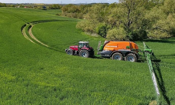 Amazone propose avec CurveControl une technologie apte à ajuster la quantité de semences, de granulés d’engrais ou encore de bouillie dans les virages (Crédit photo : Amazone)