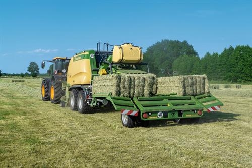 Système d’incorporation d’additif sur presse à balles cubiques (Crédit photo : Krone)