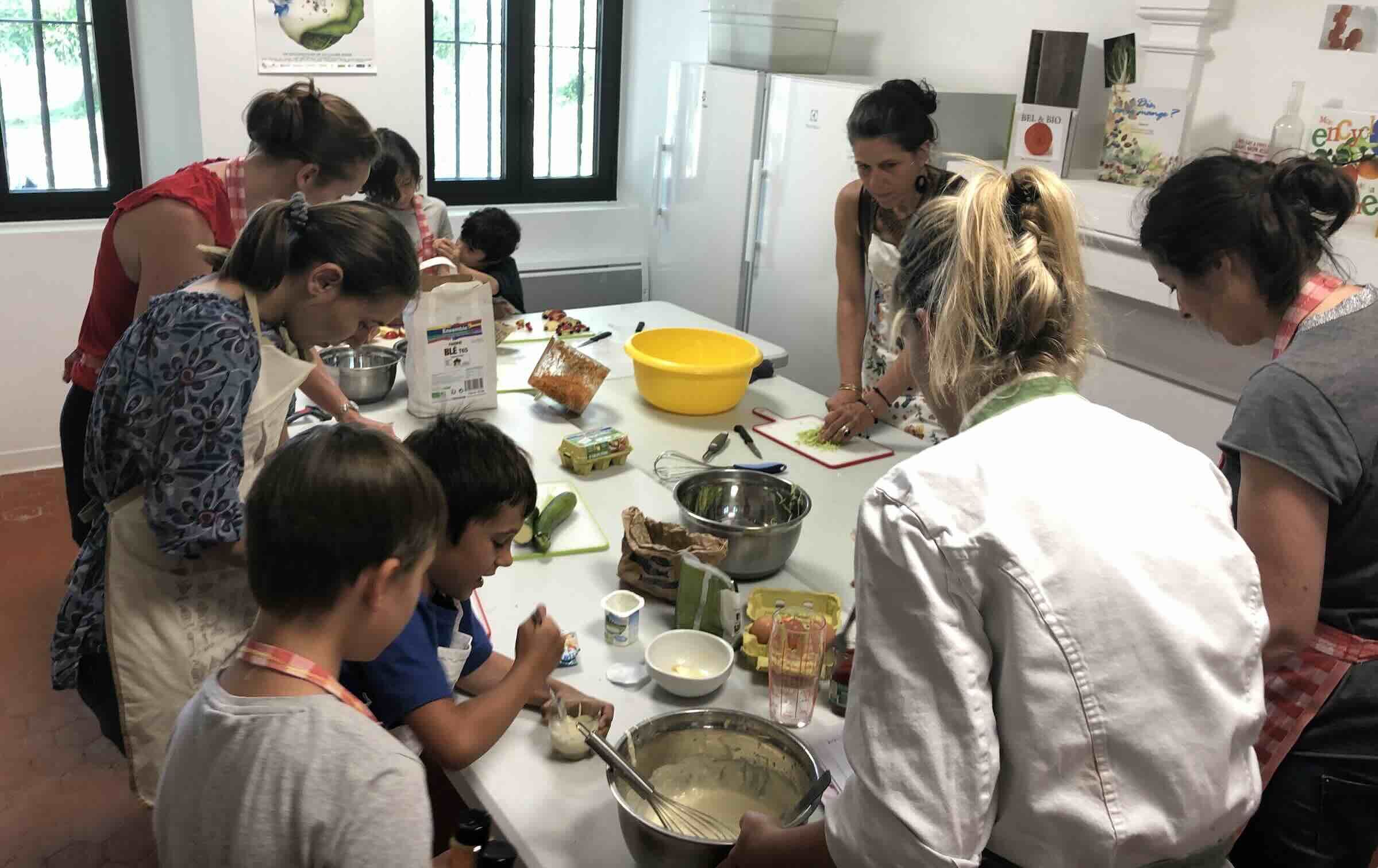 La MEAD organise des défis à alimentation positive au cours desquels des équipes d’une dizaine de foyers relèvent le défi d’augmenter leur consommation en produits bio et locaux à budget constant (Crédit photo : Ville de Mouans-Sartoux)