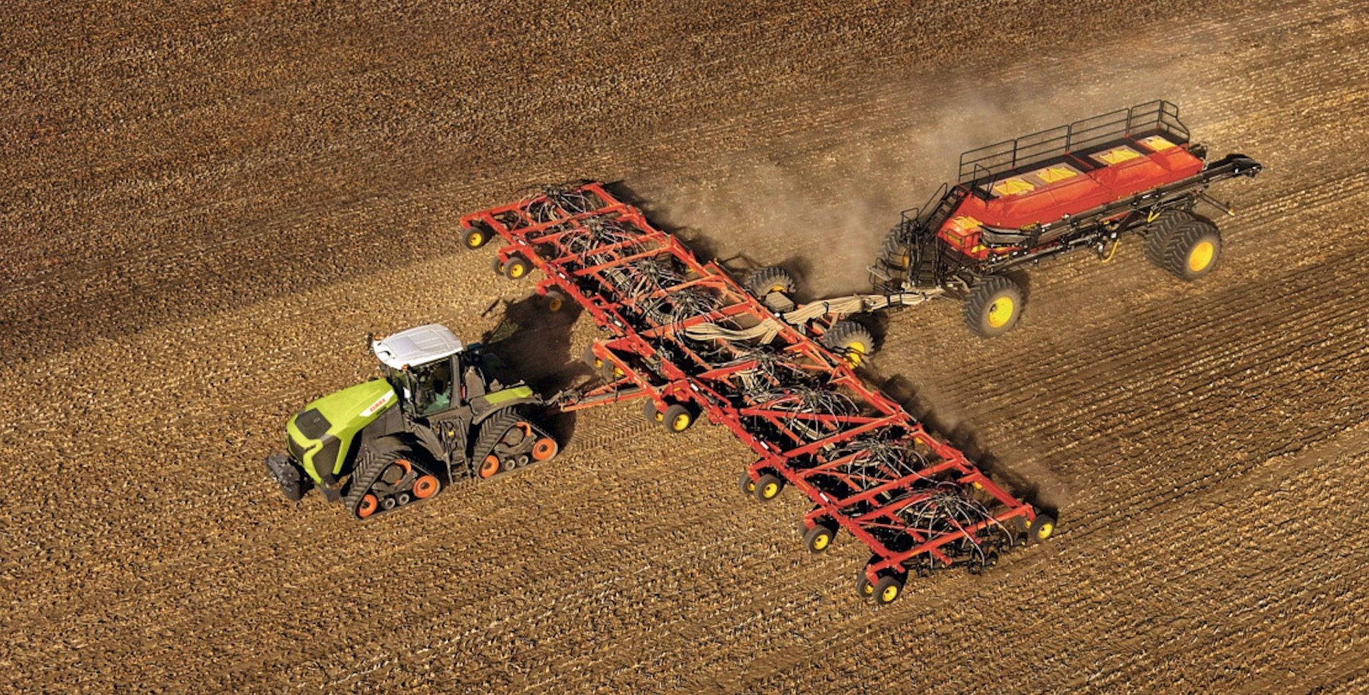 La version Terra Trac est dotée en standard de chenilles de 762 mm (914 mm en option)