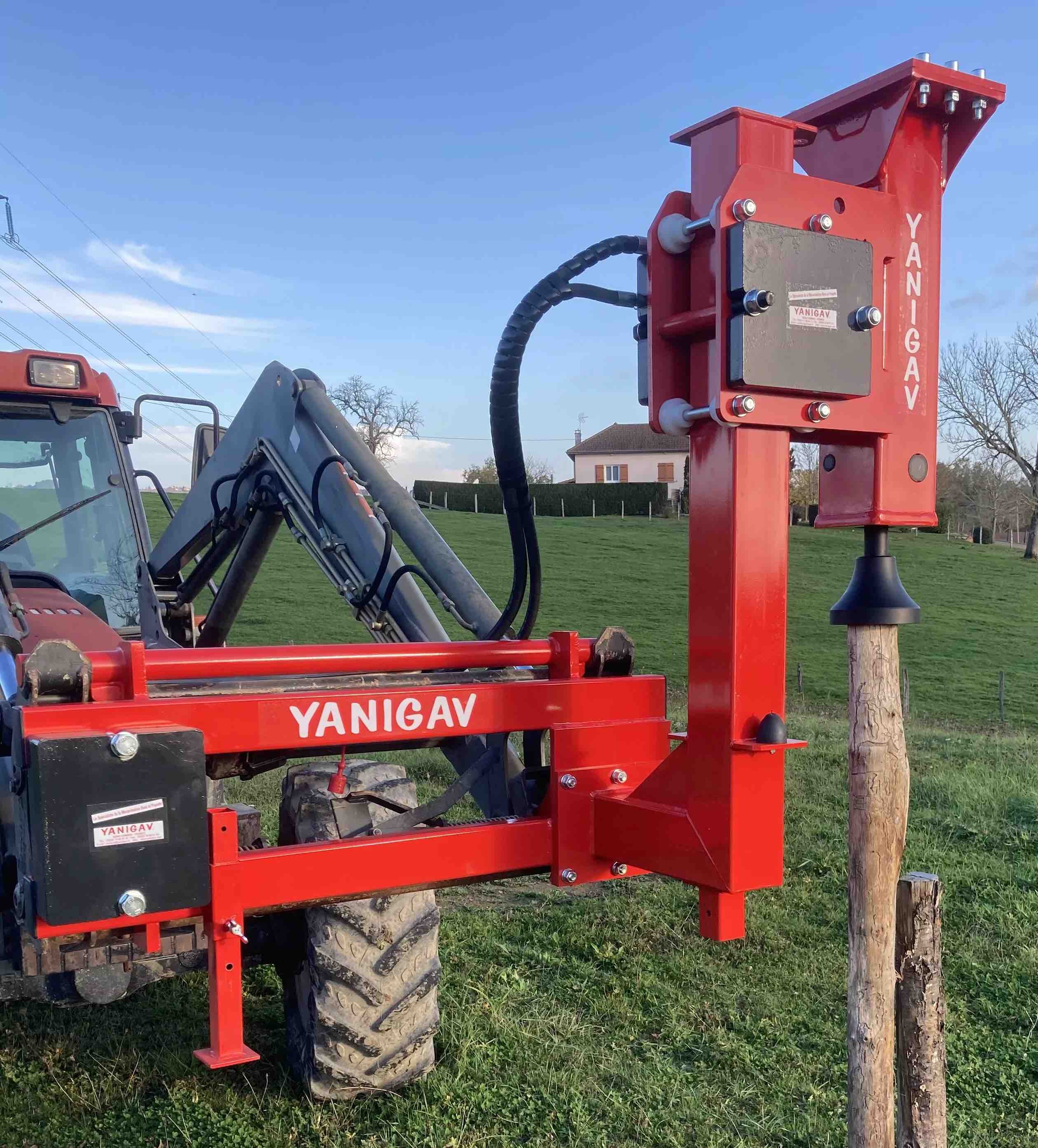 Le MPEV 600 CT est un enfonce pieux pour porteurs (tracteurs, télescopiques, chargeuses, pelles, etc) garantissant zéro vibration dans le bras du porteur (Crédit photo : Yanigav)