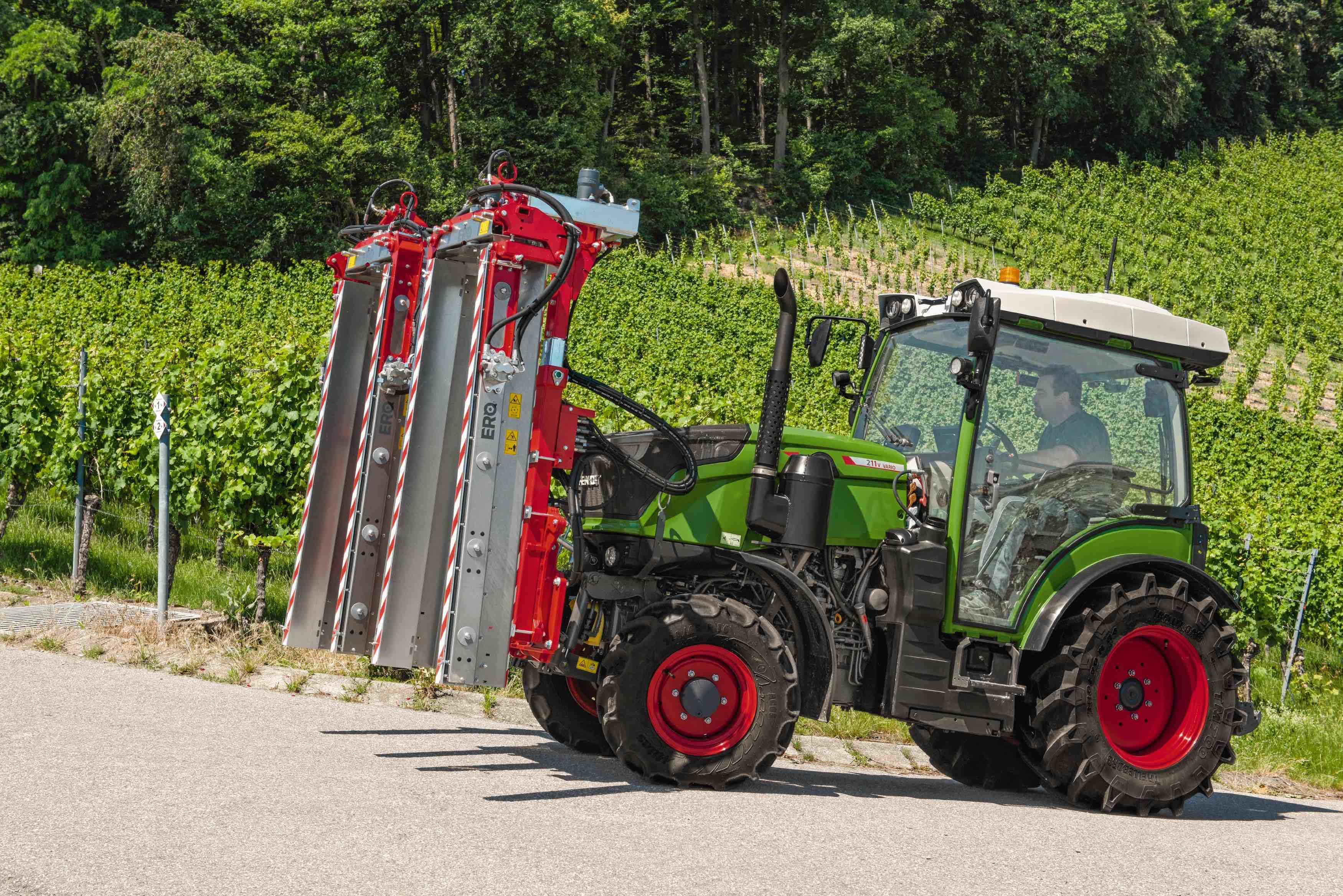 La finition Profi+ intègre des technologies de smart farming (guidage, coupure de section...) associés à des solutions de connectivité, dont le point d’orgue est le Fendt Task Doc (création, gestion, exécution et de documentation des tâches) (Crédit photo : Fendt)