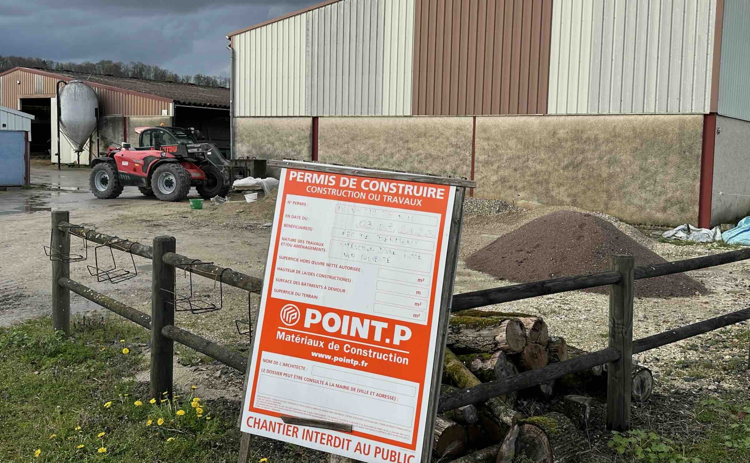 Les procédures ICPE dans le secteur de l’élevage constituent un frein à la construction ou à l’extension de bâtiments (Crédit photo : R. Lecocq)