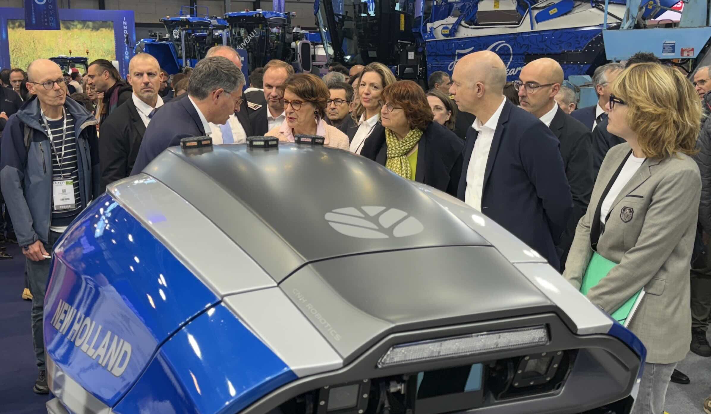 Annie Genevard, qui a jugé le Sitevi « magnifique » et les producteurs « très engagés », a vu des « choses formidables » en matière de machinisme