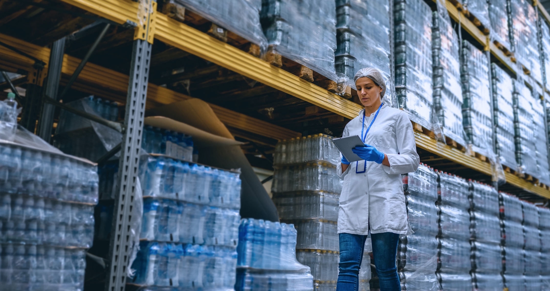 L’industrie de l’emballage est l’un des principaux utilisateurs de matières vierges : en Europe, 40 % des plastiques sont destinés aux emballages. Les déchets d’emballage sont en constante augmentation. Une nouvelle réglementation européenne devrait voir le jour