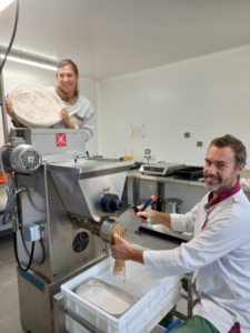 Le Gaec les écureuils à Allaire produit Les pâtes fraîche aux œufs du Gaec les Ecureuils fonctionnent bien en restauration collective. © GaeclesEcureuils